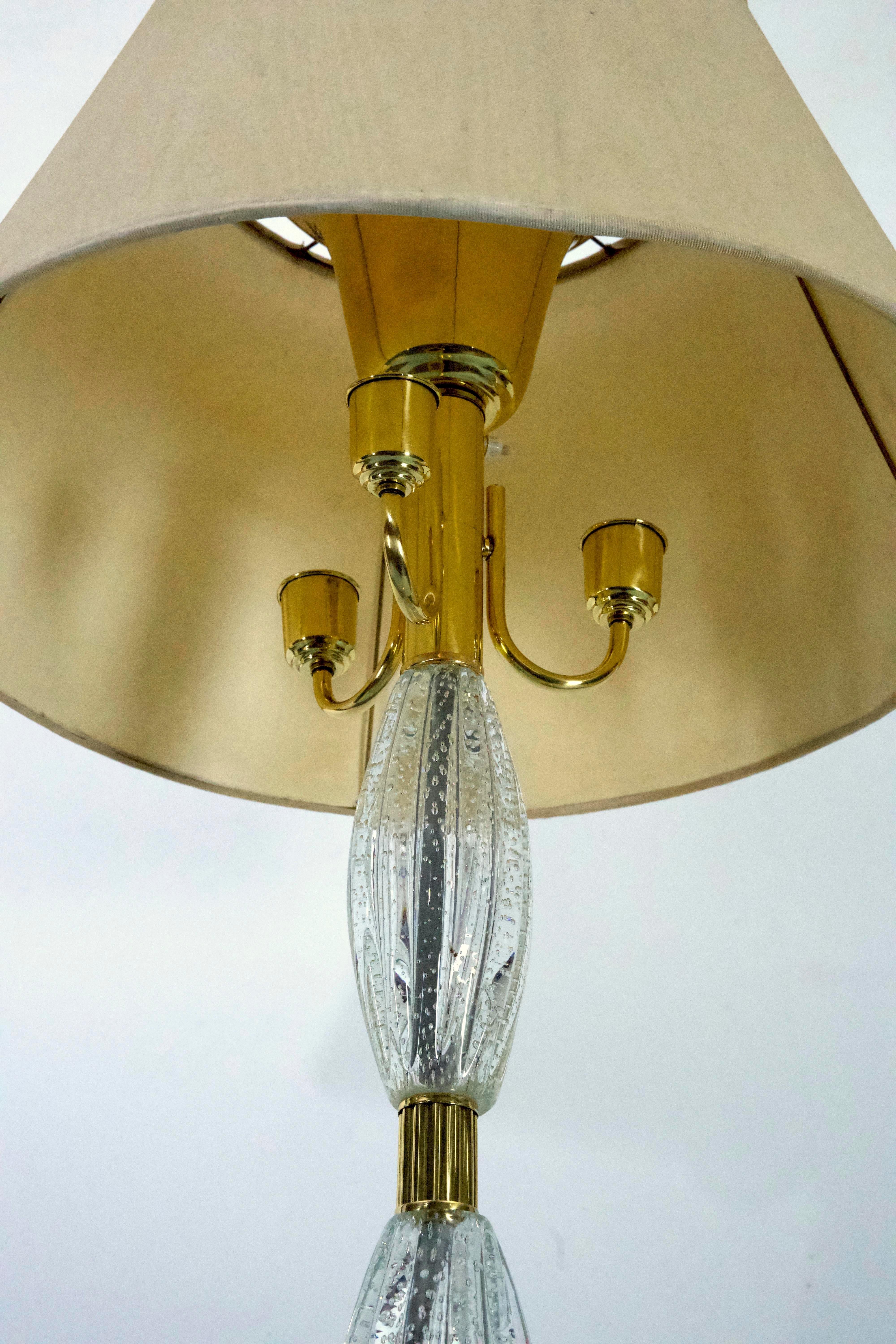 20ième siècle Ercole Barovier, rare lampadaire Bullicante en verre de Murano et laiton. Italie années 1940 en vente