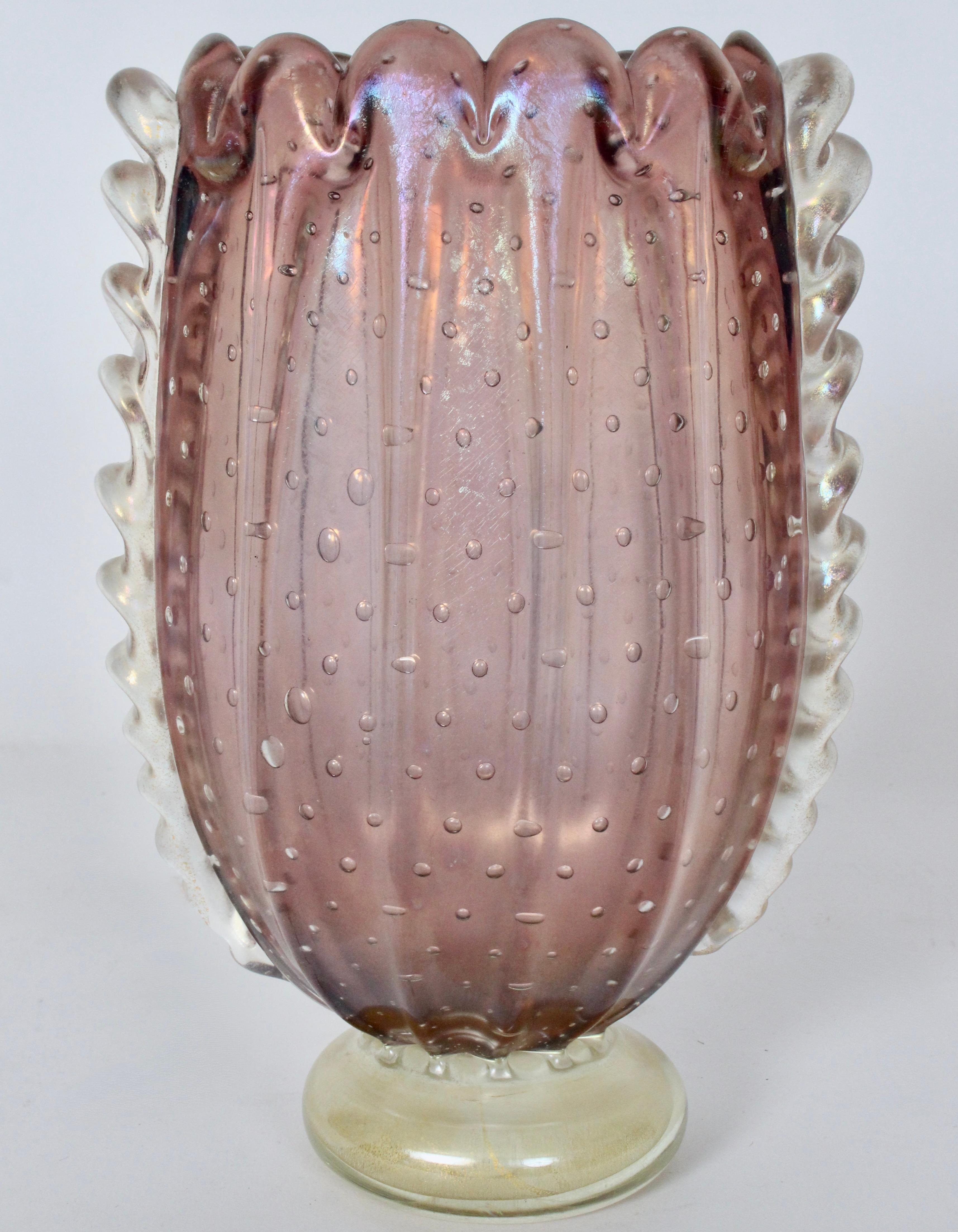 Italiano Vaso di Murano di Ercole Barovier a coste color malva iridescente, CIRCA 1950 in vendita