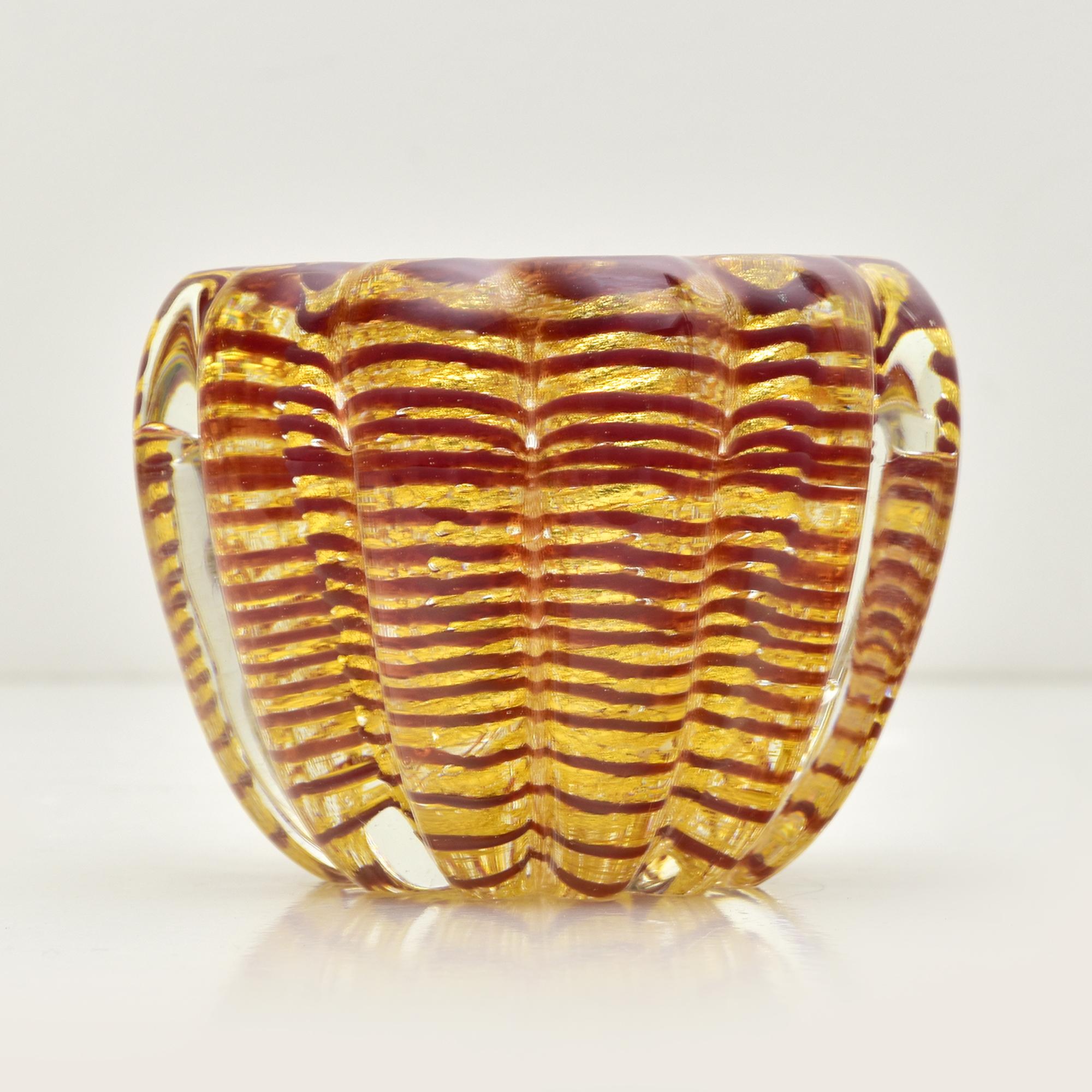 Milieu du XXe siècle Ercole Barovier&Toso Vase Murano rouge Cordonato D'Oro Bol à rattraper en vente
