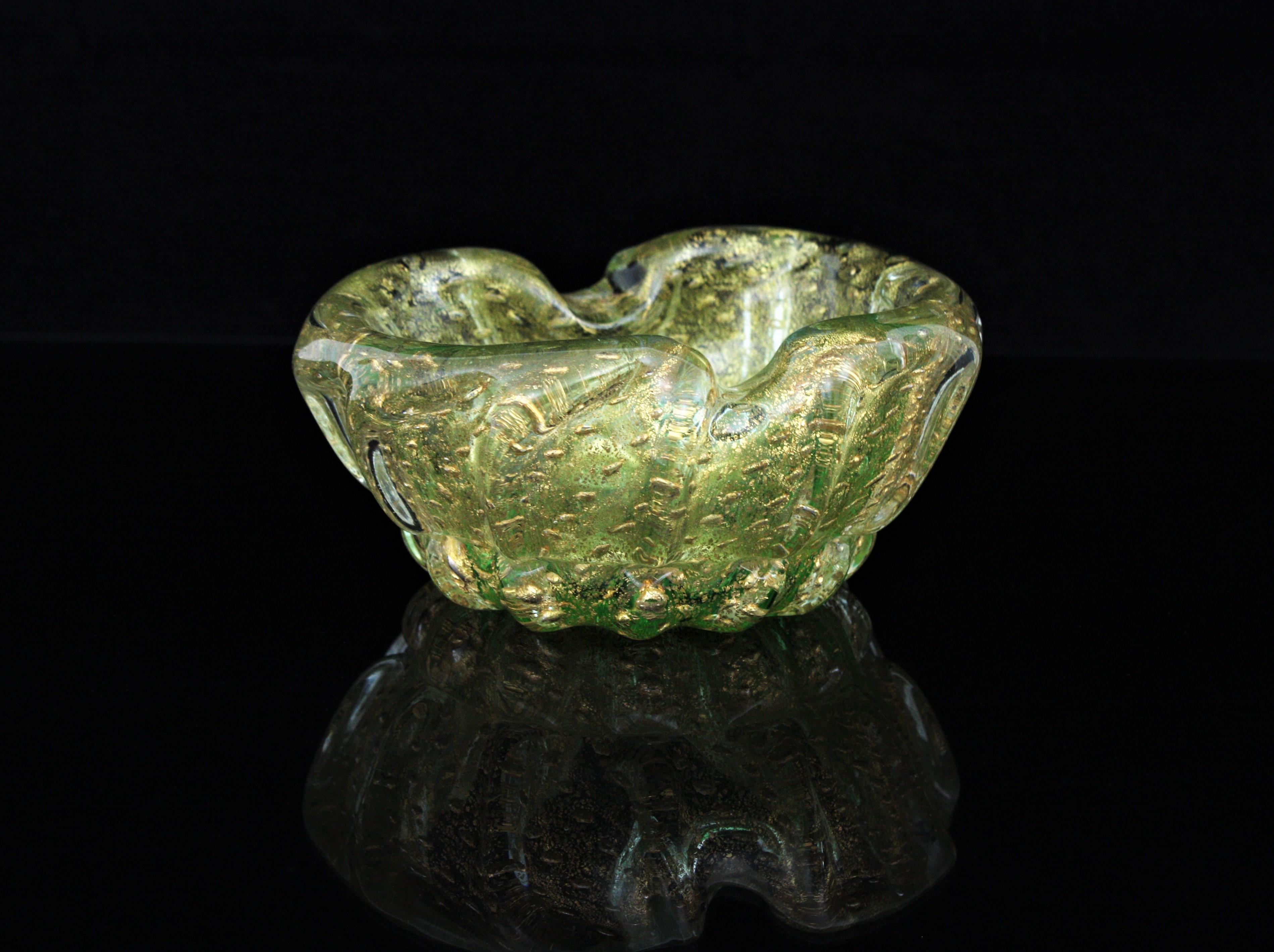 20th Century Ercole Barovier Toso Murano Gold Flecks Bullicante Art Glass Ribbed Bowl  For Sale