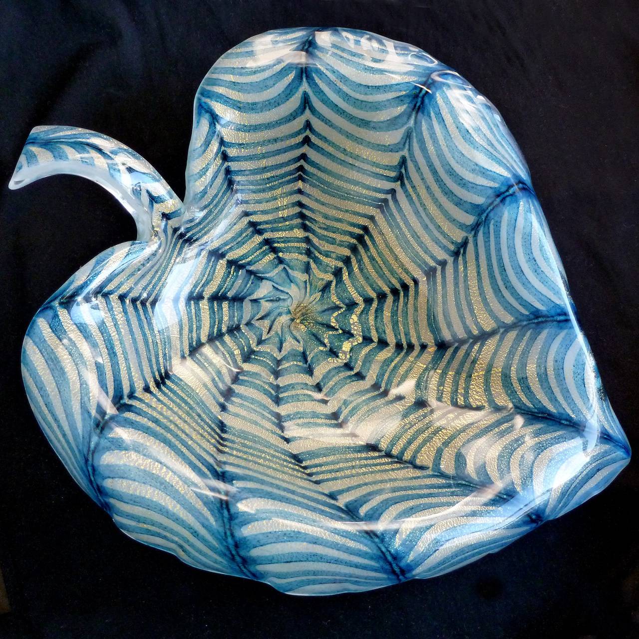 Hand-Crafted Ercole Barovier Toso Murano Gold Flecks Blue Spiderweb Italian Art Glass Bowl