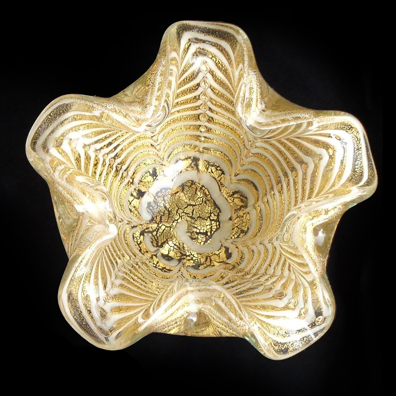 Ercole Barovier Toso Murano White Gold Flecks Italian Art Glass Flower Bowl In Good Condition In Kissimmee, FL