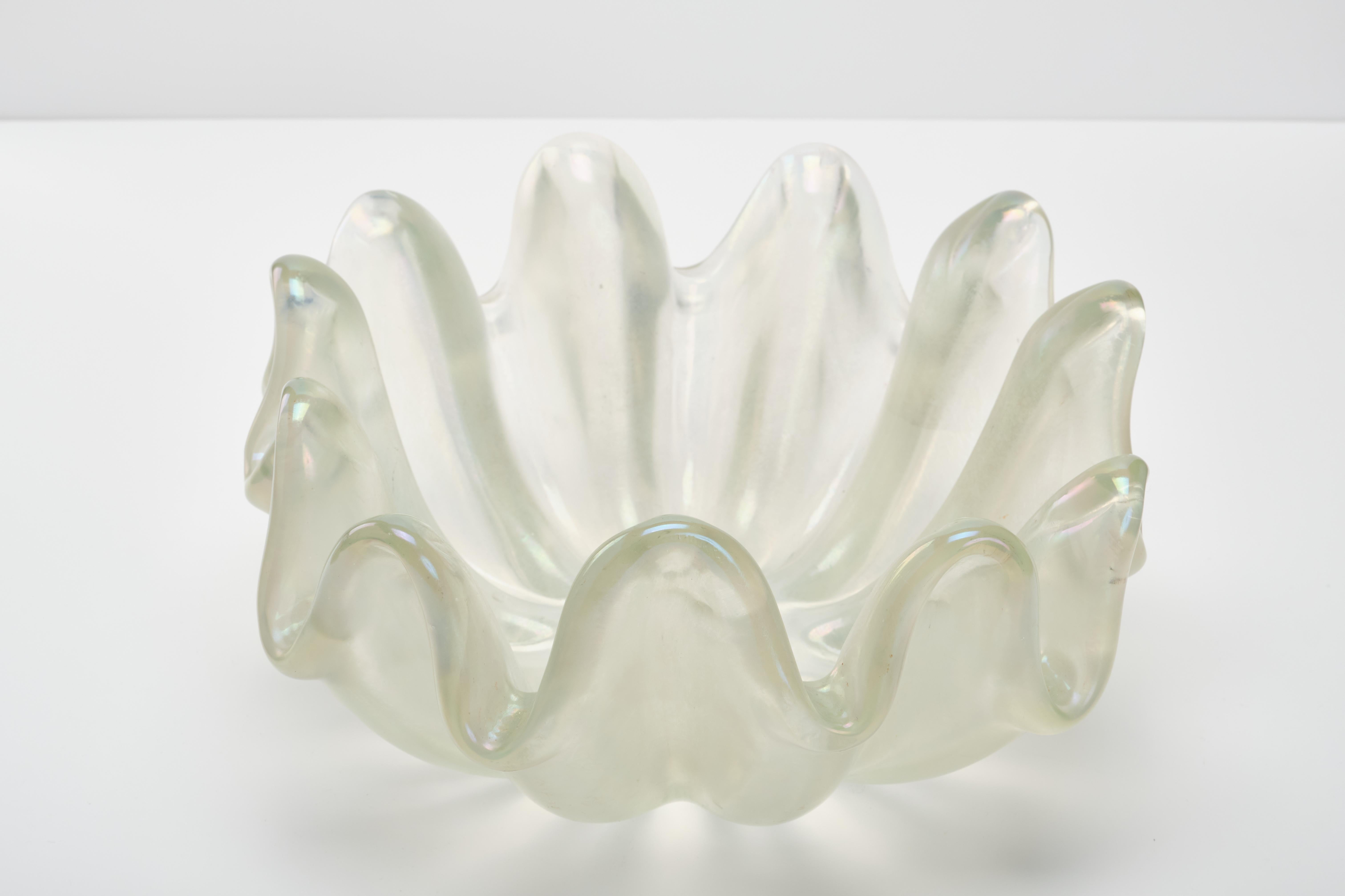 Italian Ercole Barovier Thick wavy shell-shape Murano glass bowl centerpiece - 1950s For Sale