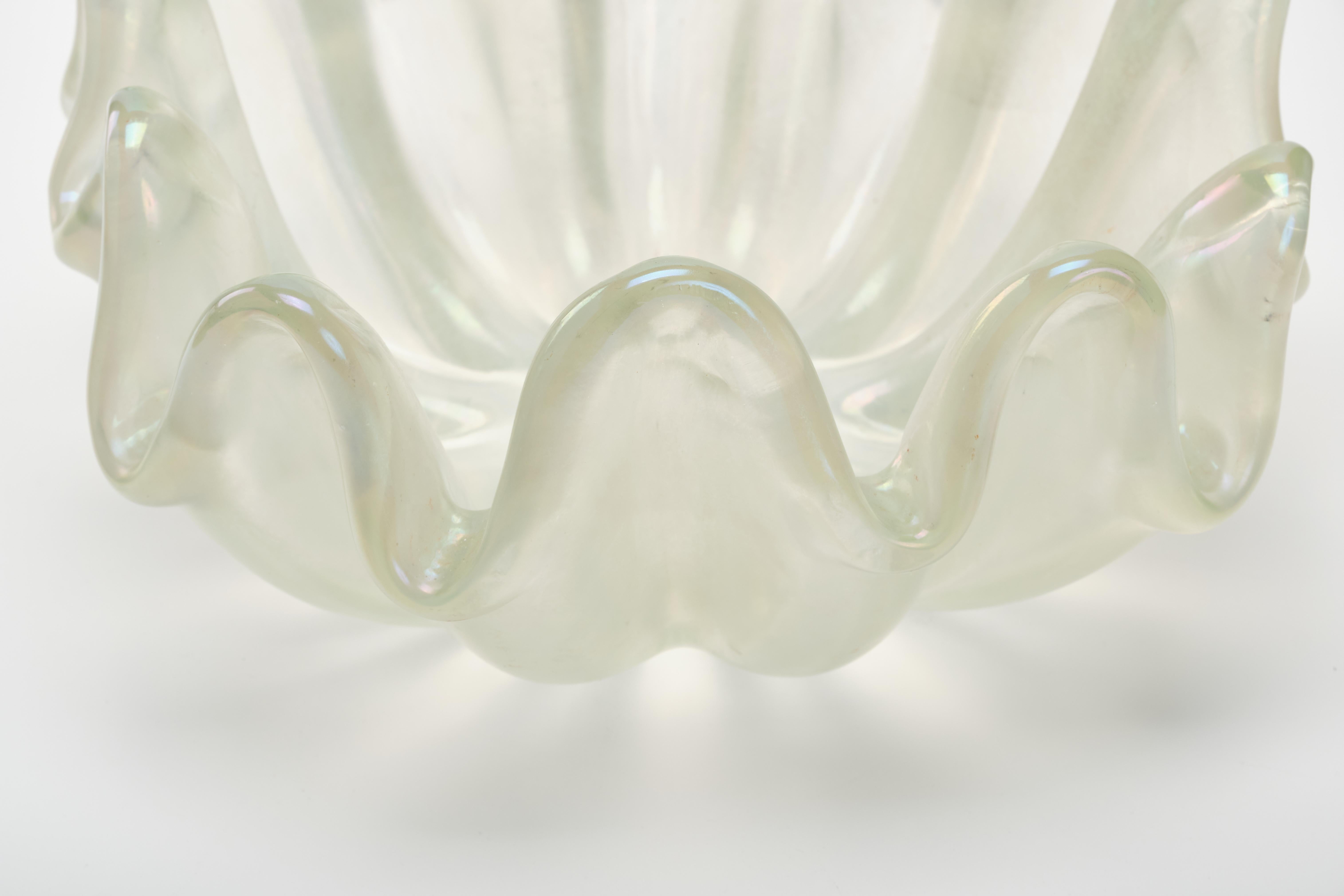 Ercole Barovier Thick wavy shell-shape Murano glass bowl centerpiece - 1950s In Good Condition For Sale In Milan, IT