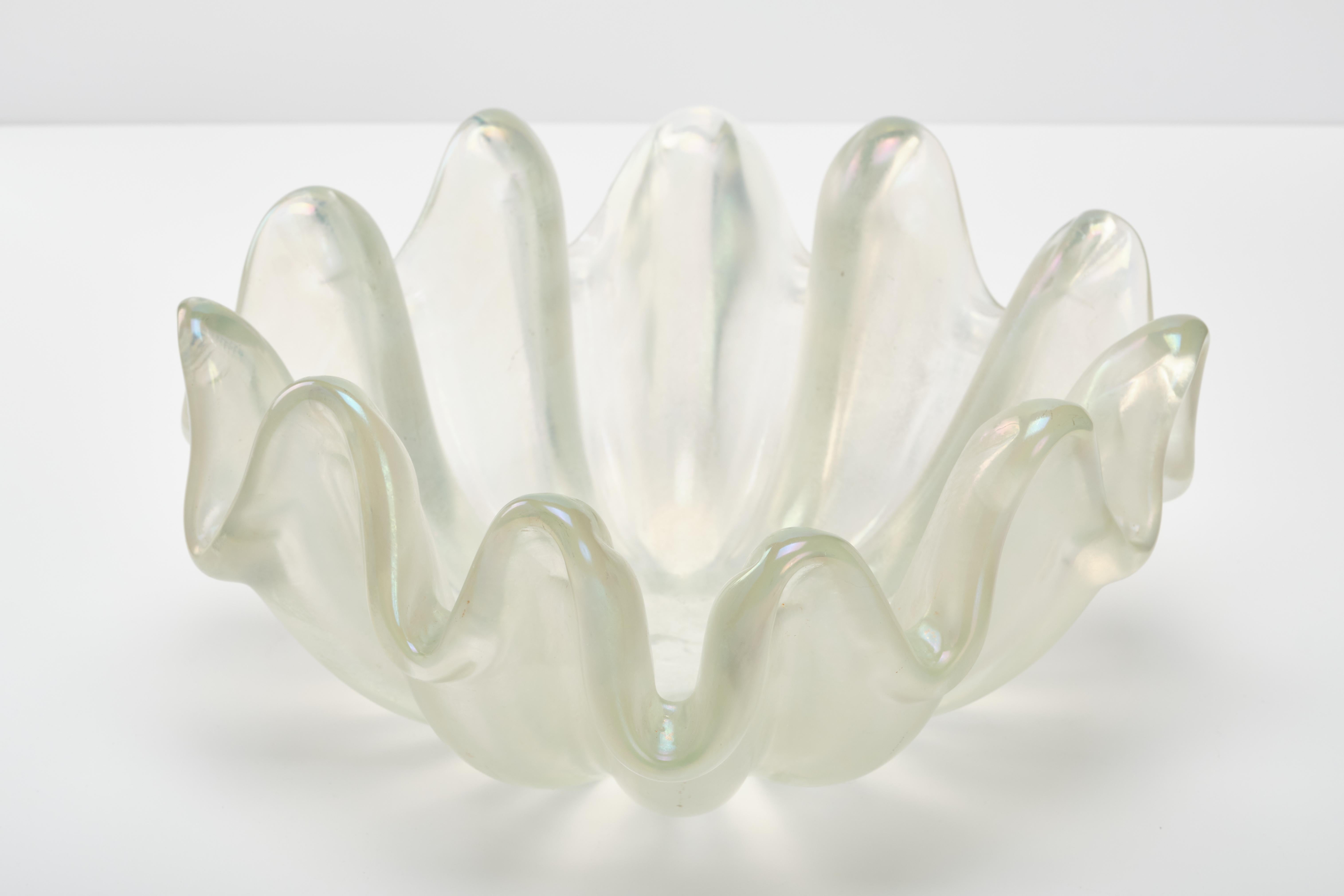 Glass Ercole Barovier Thick wavy shell-shape Murano glass bowl centerpiece - 1950s For Sale