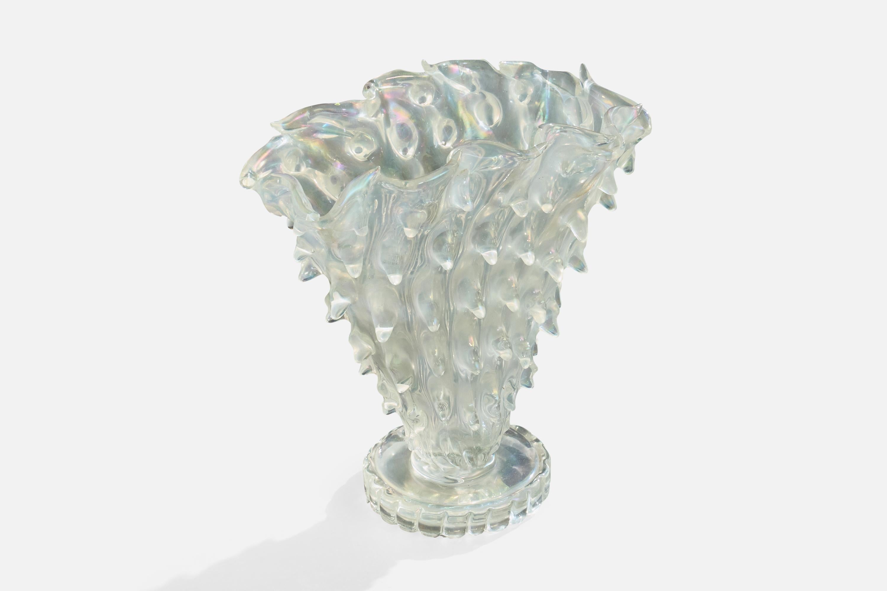 Jarrón de cristal de Murano soplado diseñado por Ercole Barovier y producido por Barovier & Toso, Italia, c. década de 1940.

Dimensiones totales (pulgadas): 11,0 