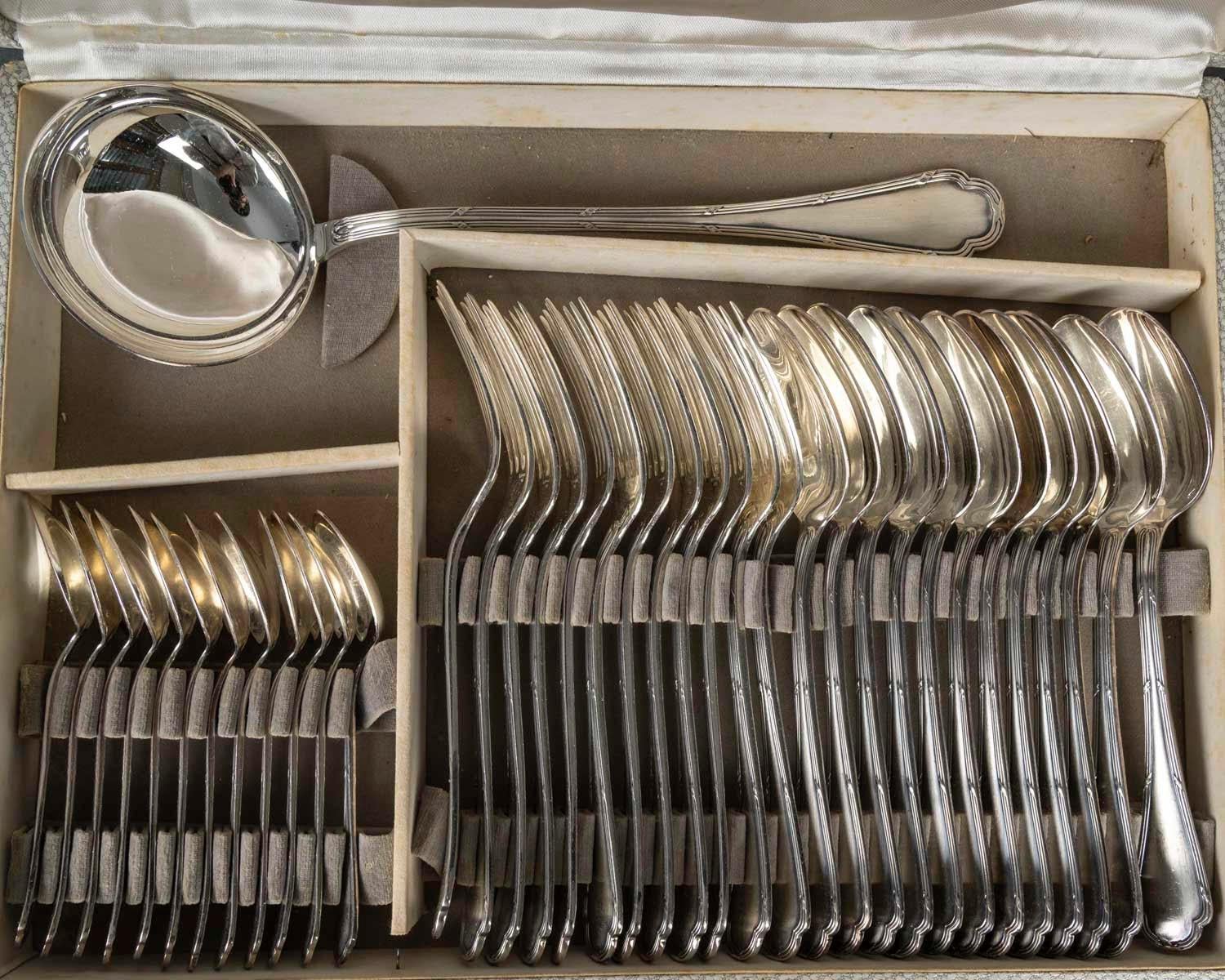 French Ercuis Cutlery Service, Silver Plated, 20th Century. For Sale