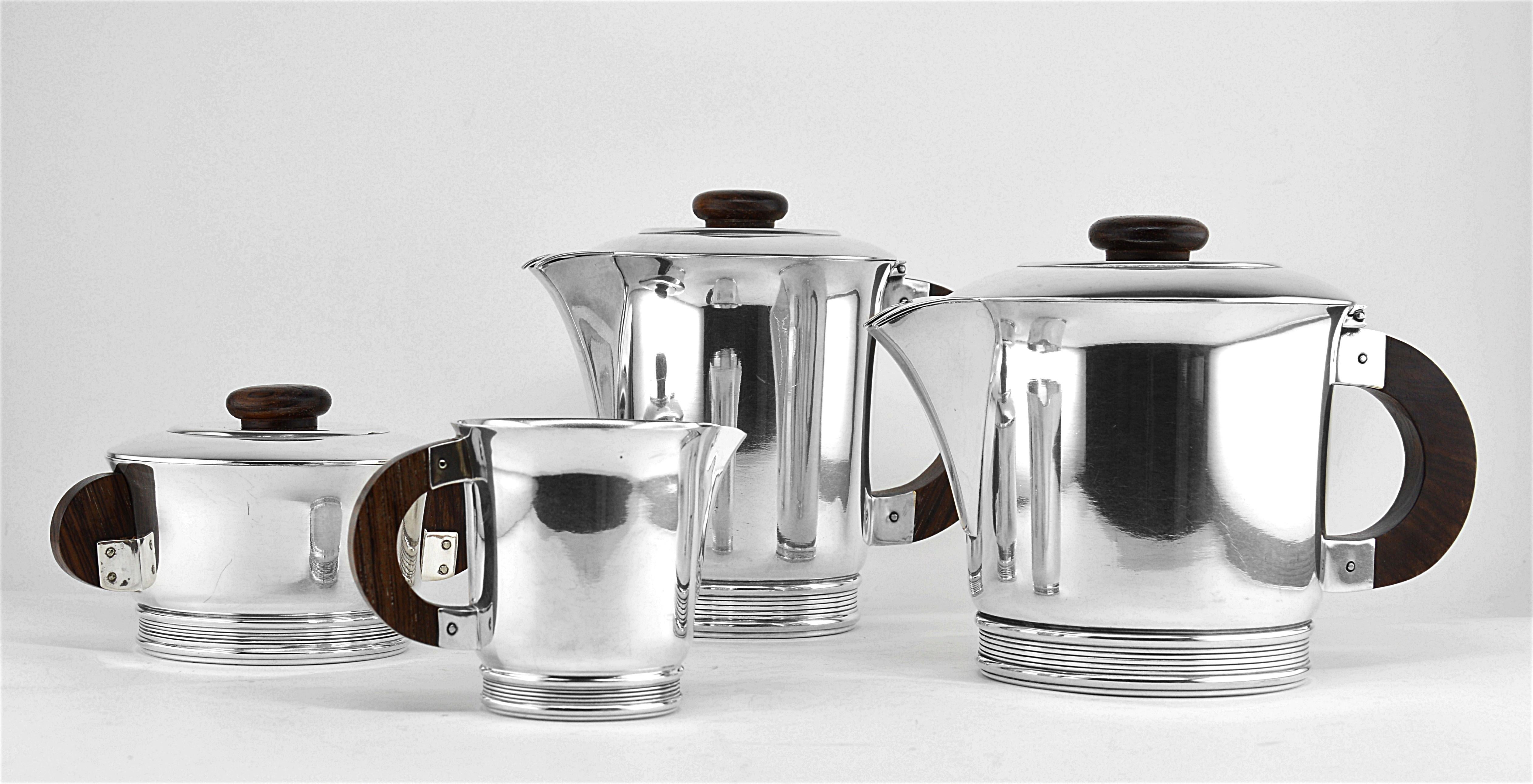 French Art Deco silver plated tea-coffee set by Ercuis, circa 1925. Macassar handles. Ercuis stamp on each piece. Great stylized set.

Measurements:
Coffee-pot H 6.1