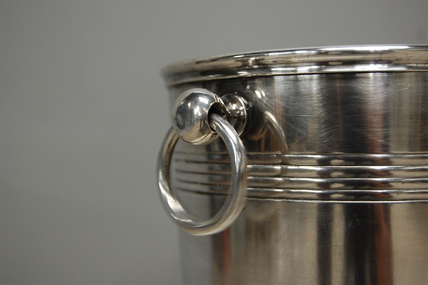Wonderful quality silver plate wine cooler, fabulous quality Hotel ware. By Ercuis. Early 20th century, Minor signs of use, including light scratches, the worst being a small dent to the edge of the underside (see Images) France, circa 1920.
