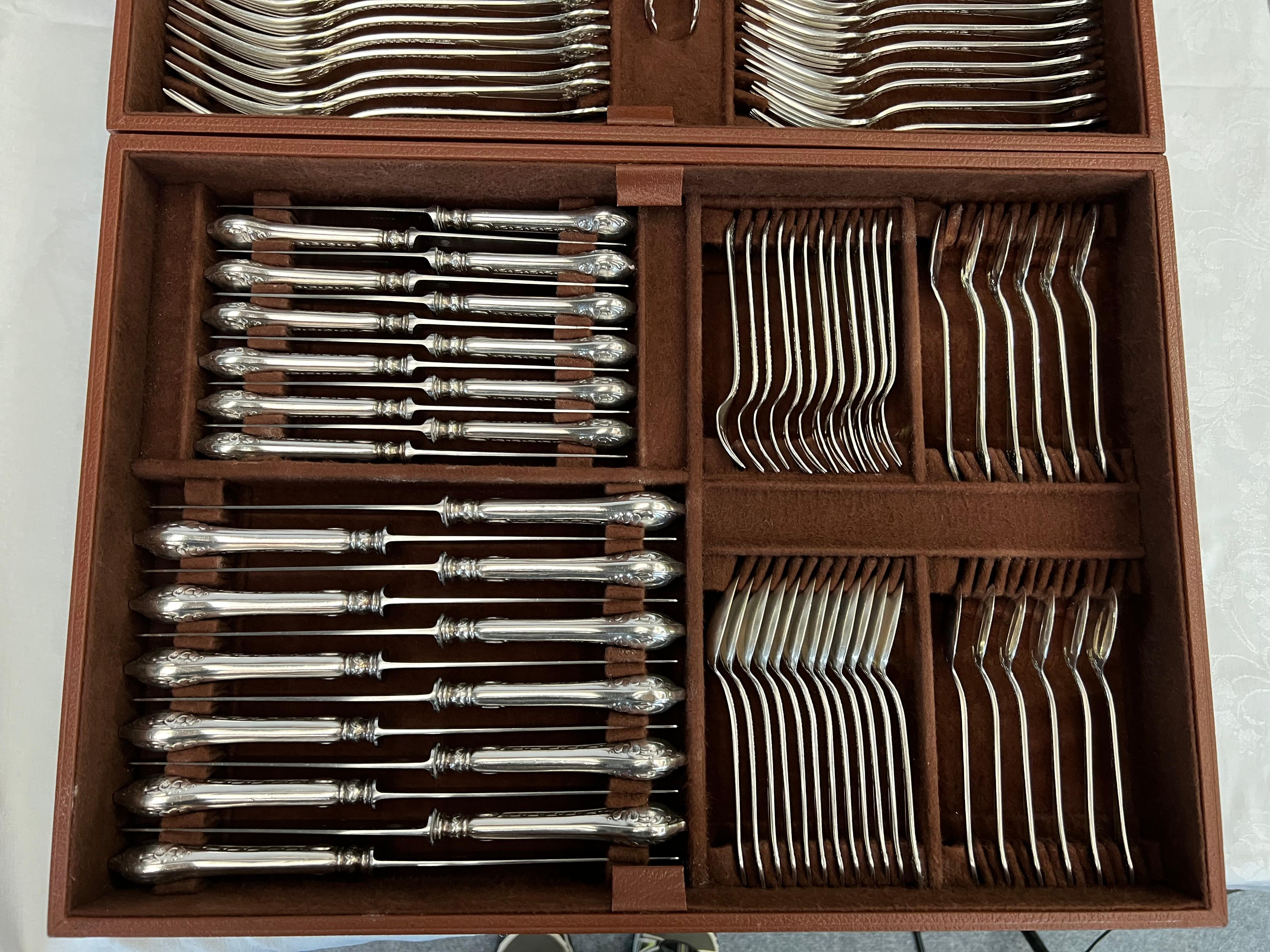 Ercuis Silver Plated Cutlery in Three Cases, Set of 124 In Good Condition In LA FERTÉ-SOUS-JOUARRE, FR