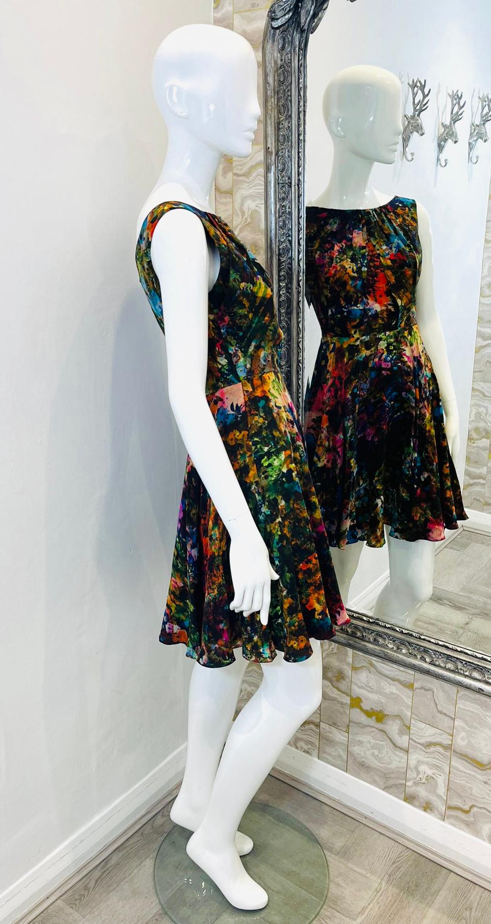 Erdem Fit & Flare Kleid aus bedruckter Seide (Schwarz) im Angebot