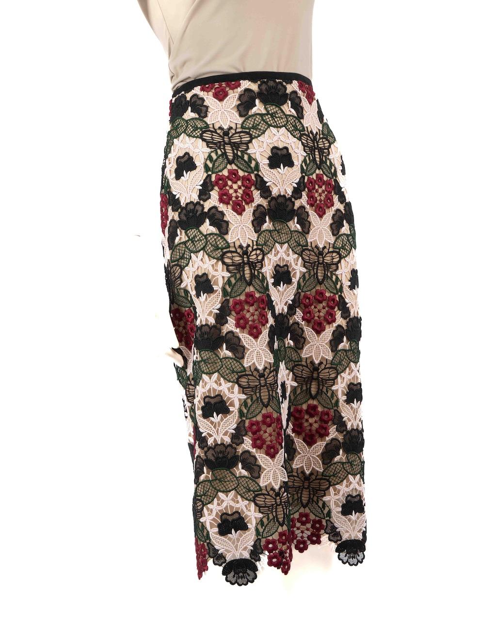 CONDITION is Very good. Minimal wear to the skirt is evident. The stitching in the lower back split of the skirt is loose on this used Erdem designer resale item.
 
 Details
 Multicolour
 Synthetic lace
 Skirt
 Floral pattern
 Midi
 Back zip