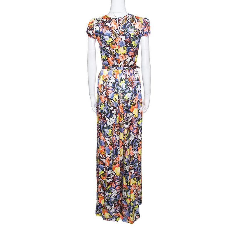 The crowds won't be able to take their eyes off you when you step out wearing this gorgeous Aurelia dress from Erdem. The maxi number is made of 100% silk and features a multicolour floral printed pattern all over it. It flaunts a round neckline,
