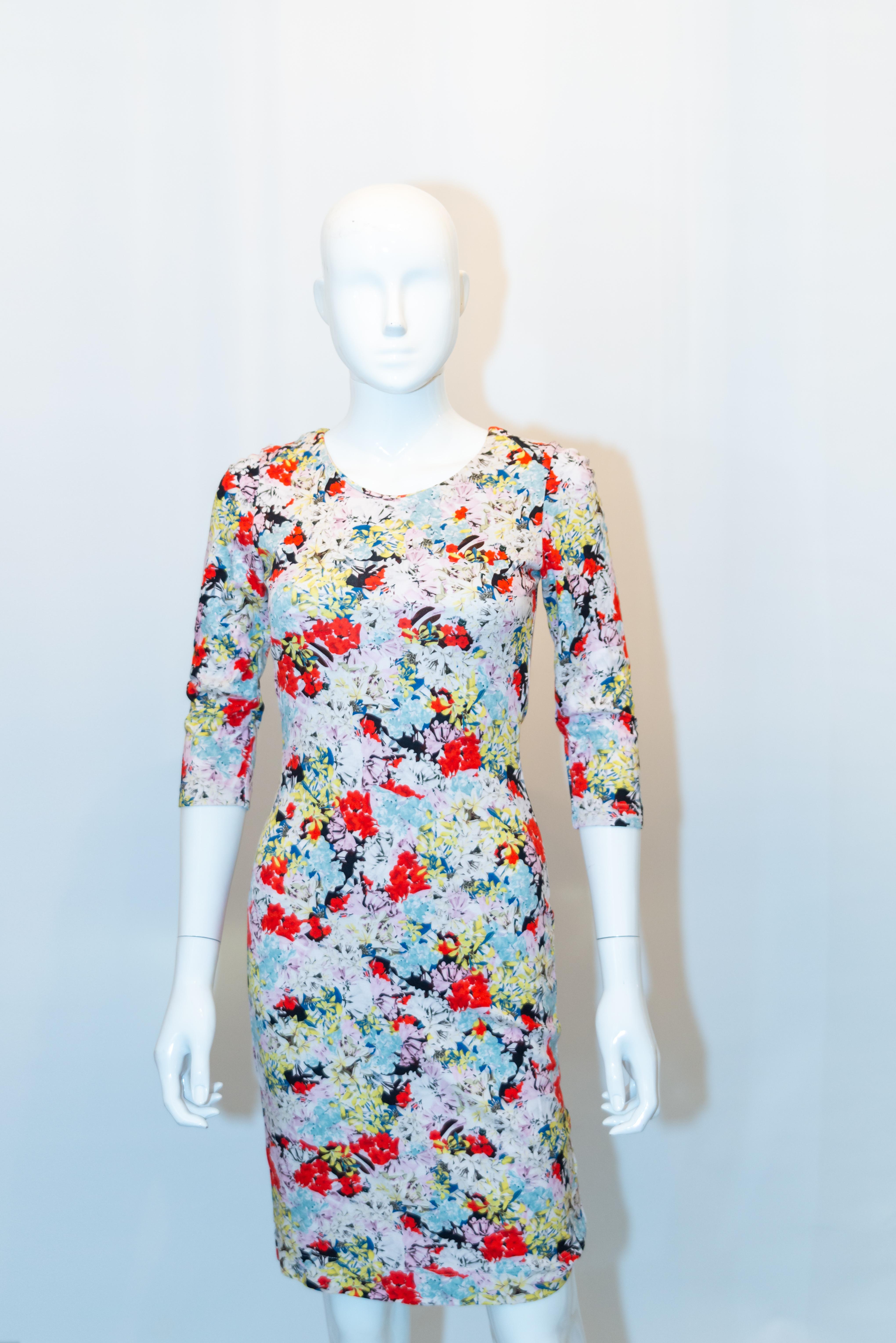 A great dress for Sping / Summer by Erdem . The dress is in cotton/ lycra mix in a floral print., and is shaped with elbow length sleaves . The upper area is lined. Size 8 Measurements: Bust 33'', length 37''