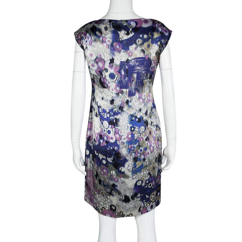 Erdem's silk dress is the perfect way to look chic and cool for summer parties. It is artfully designed with a multicolour printed body in a minimal silhouette and comes with a rounded neckline and short sleeves. Style with ankle booties or beaded