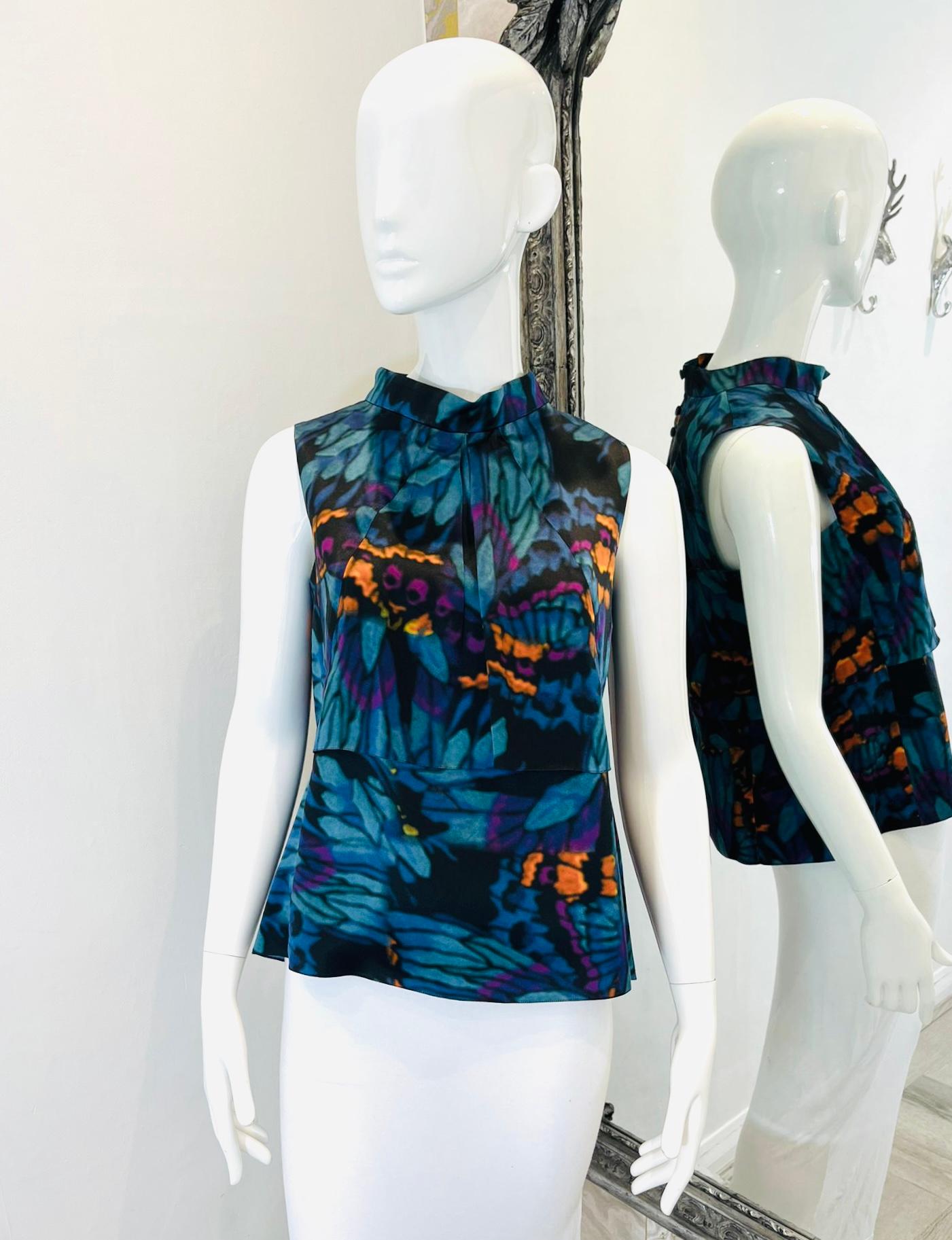 Erdem Silk Top

Blue, sleeveless top designed with butterfly-inspired abstract prints.

Featuring high neckline with button loop closure and cut-out detail to rear.

Size – 12UK

Condition – Very Good

Composition – 100% Silk