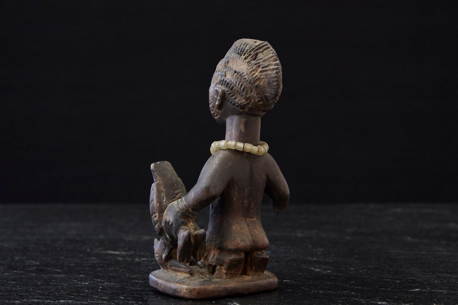 Ere Ibeji Female Commemorative Figure, Yoruba People, Nigeria, early 20th C In Fair Condition For Sale In Aramits, Nouvelle-Aquitaine