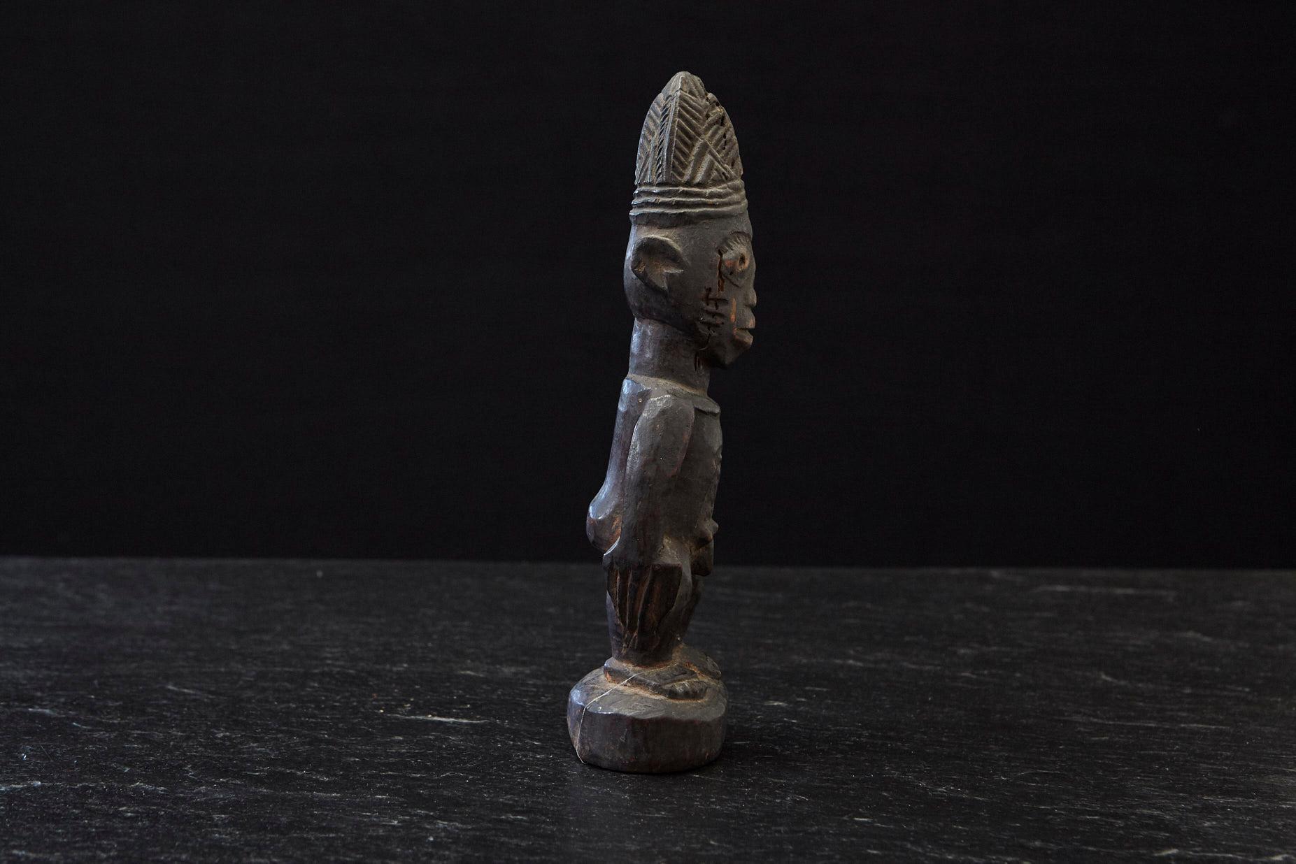 20ième siècle A.Ibeji Male Commemorative Figure, Yoruba People, Nigeria, early 20th C. en vente