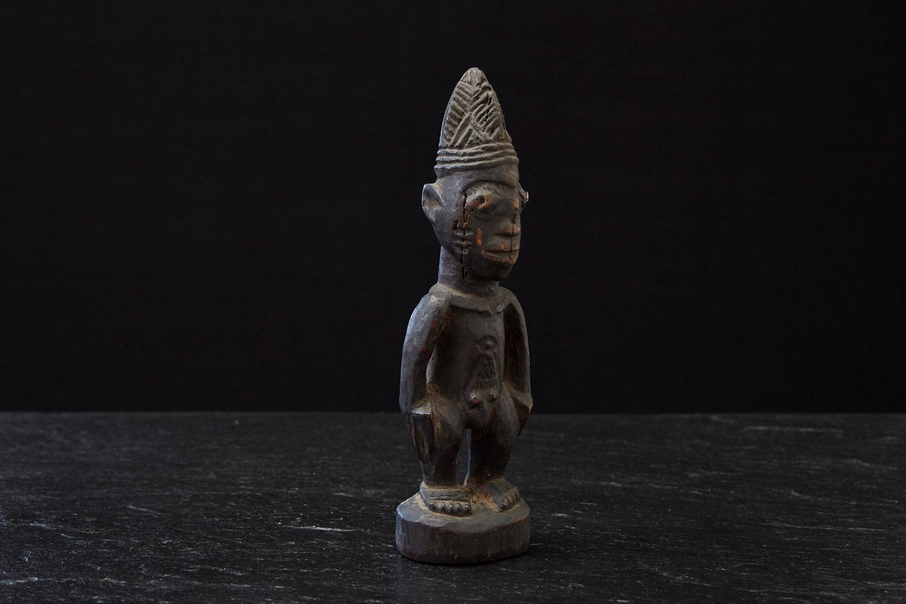 Ere Ibeji Männliche Gedenkfigur, Yoruba People, Nigeria, Anfang 20. (Holz) im Angebot