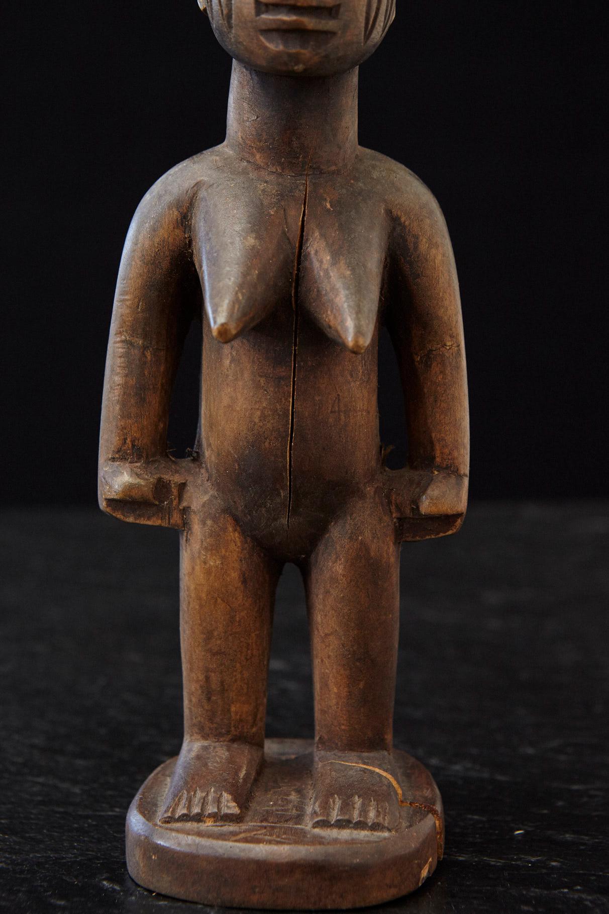 Ere Ibeji Paire de figurines commémoratives, Abeokuta, Yoruba People Nigeria, 20e C. en vente 3