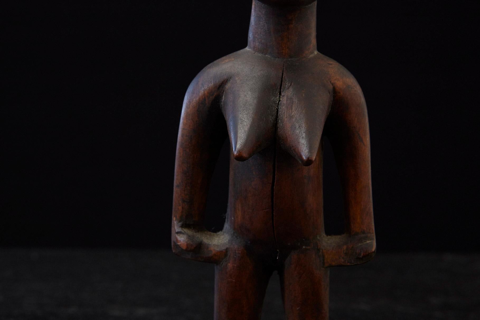 Ere Ibeji Paire de figurines commémoratives, Abeokuta, Yoruba People Nigeria, 20e C. en vente 3