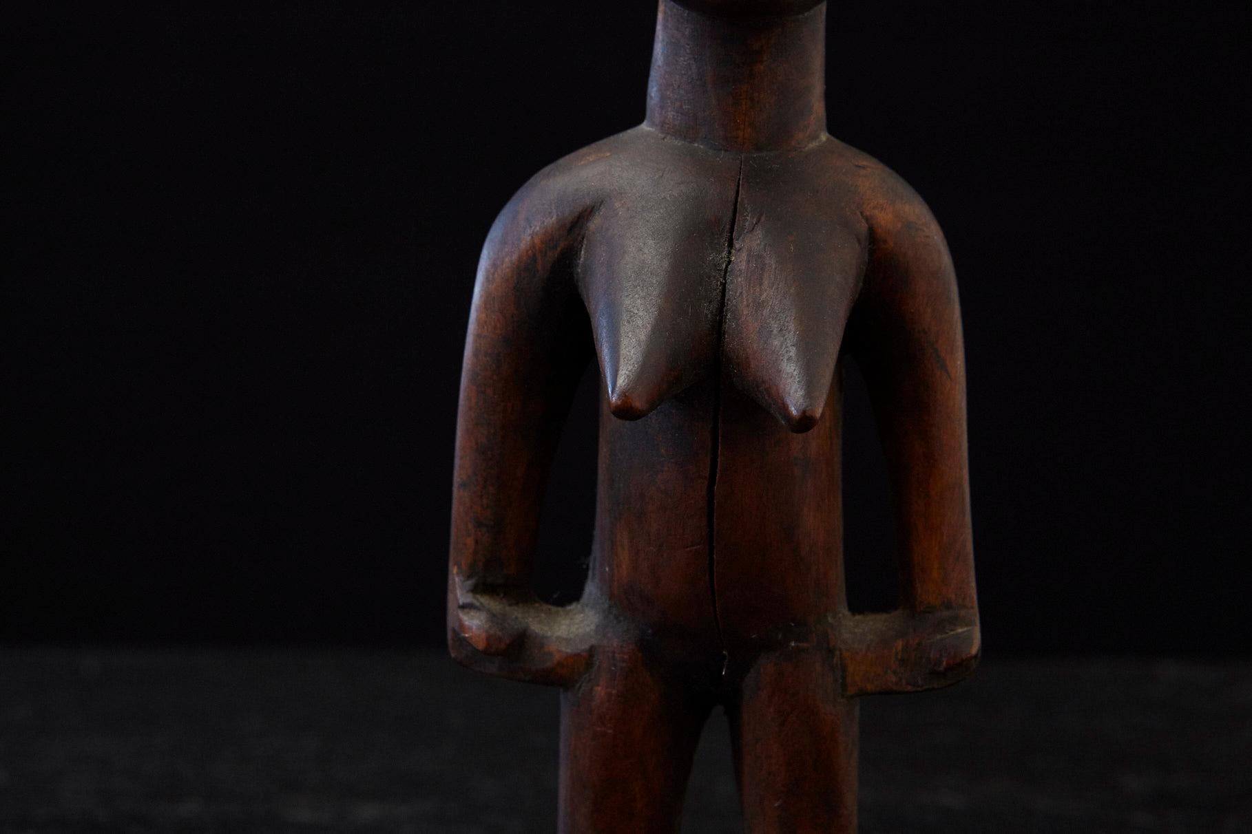 Ere Ibeji Pareja de figuras conmemorativas, Abeokuta, Yoruba People Nigeria, Siglo XX en venta 3