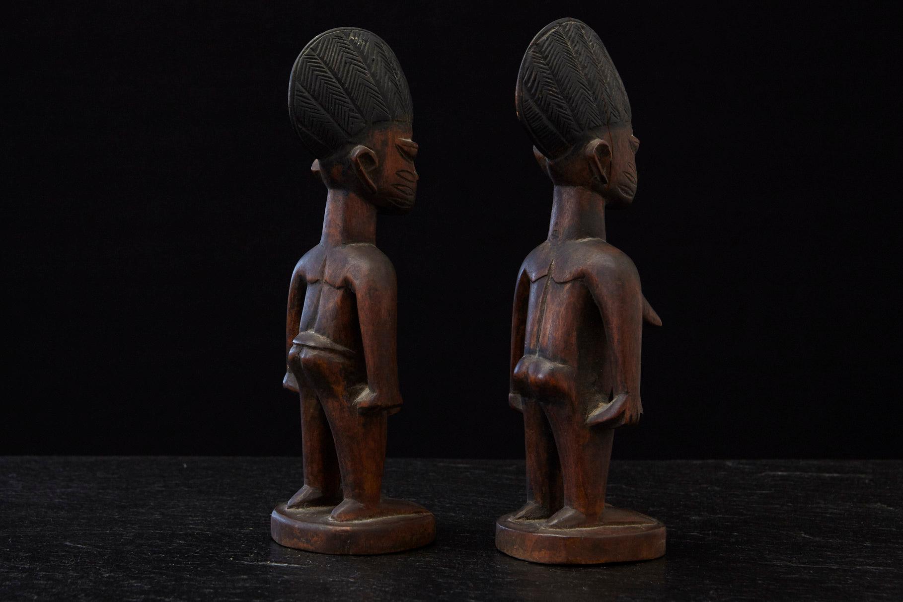 Ere Ibeji Pair of Commemorative Figures, Abeokuta, Yoruba People Nigeria, 20th C In Good Condition For Sale In Aramits, Nouvelle-Aquitaine