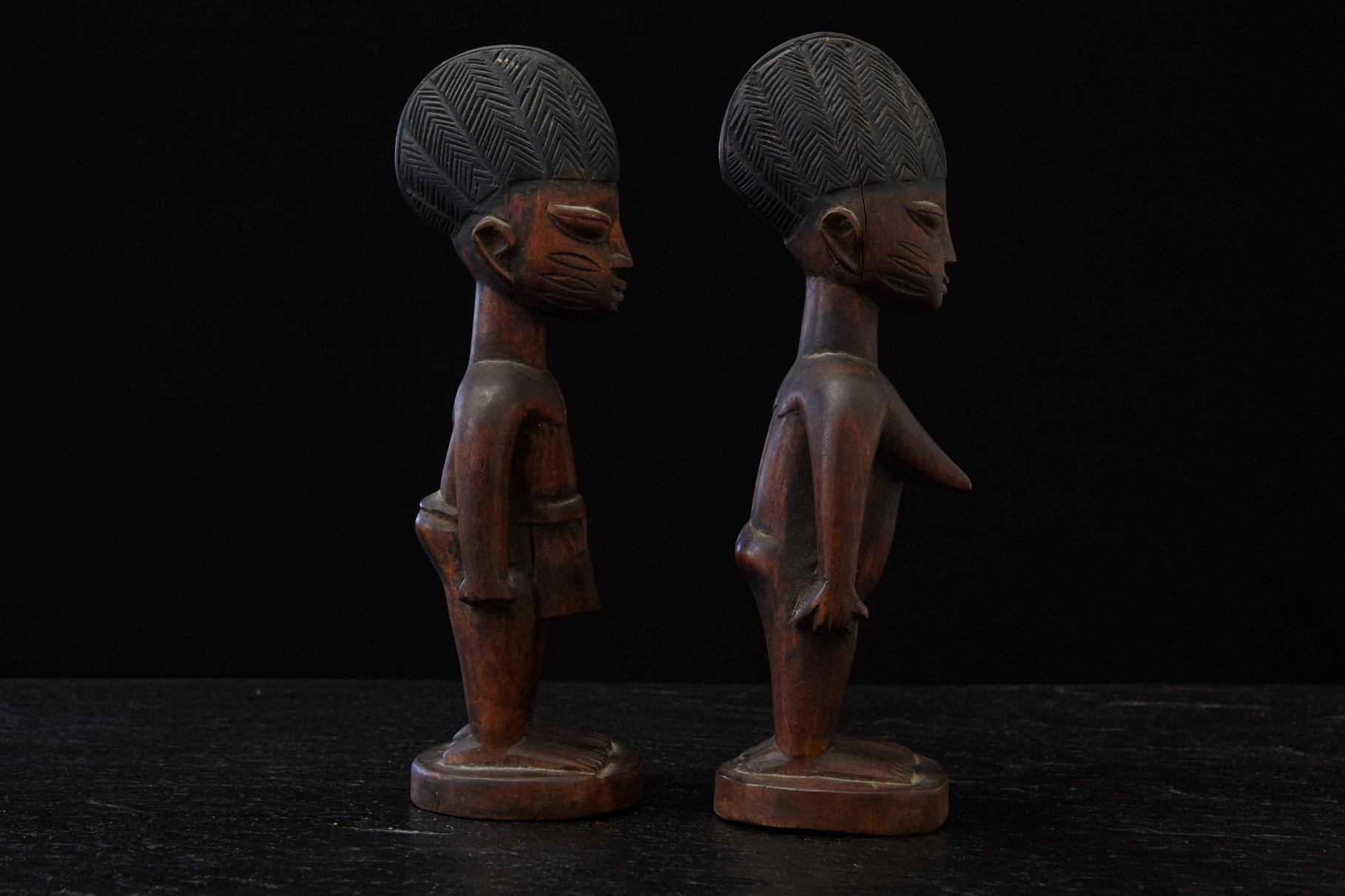 20ième siècle Ere Ibeji Paire de figurines commémoratives, Abeokuta, Yoruba People Nigeria, 20e C. en vente