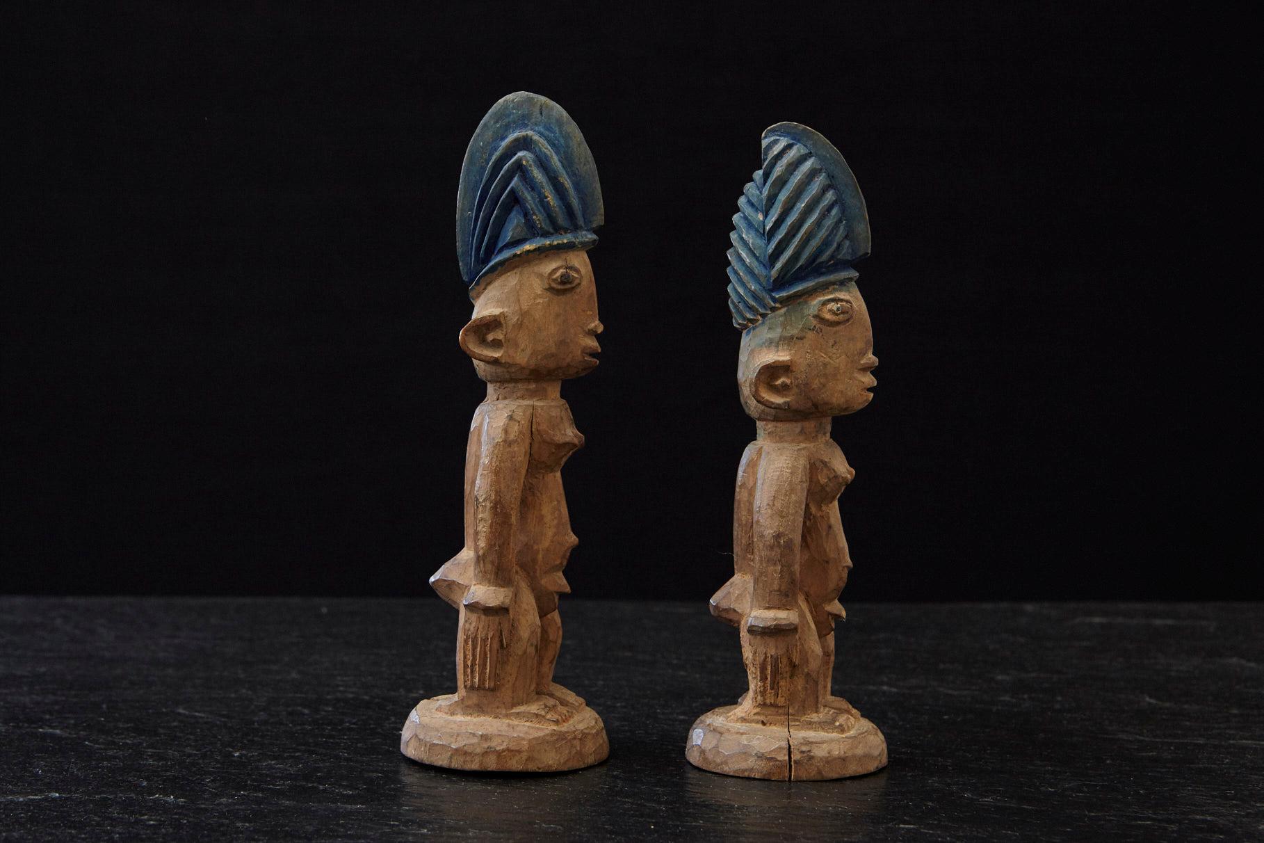 Eres Ibeji Gedenkfiguren-Paar, Egba, Yoruba People, Nigeria, 20. Jahrhundert (Holz) im Angebot