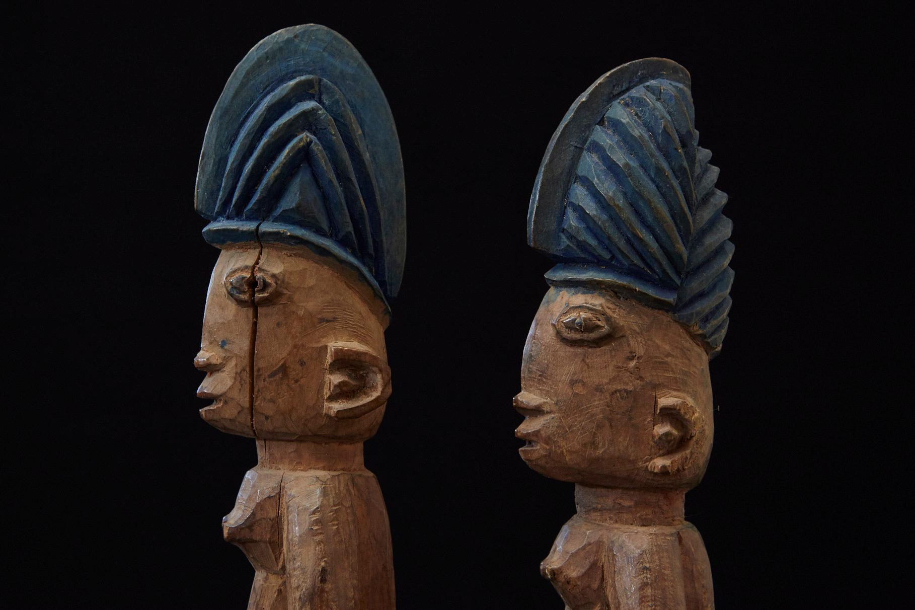 Bois Ere Ibeji Paire de figurines commémoratives, Eres, Yoruba People, Nigeria, 20e C. en vente