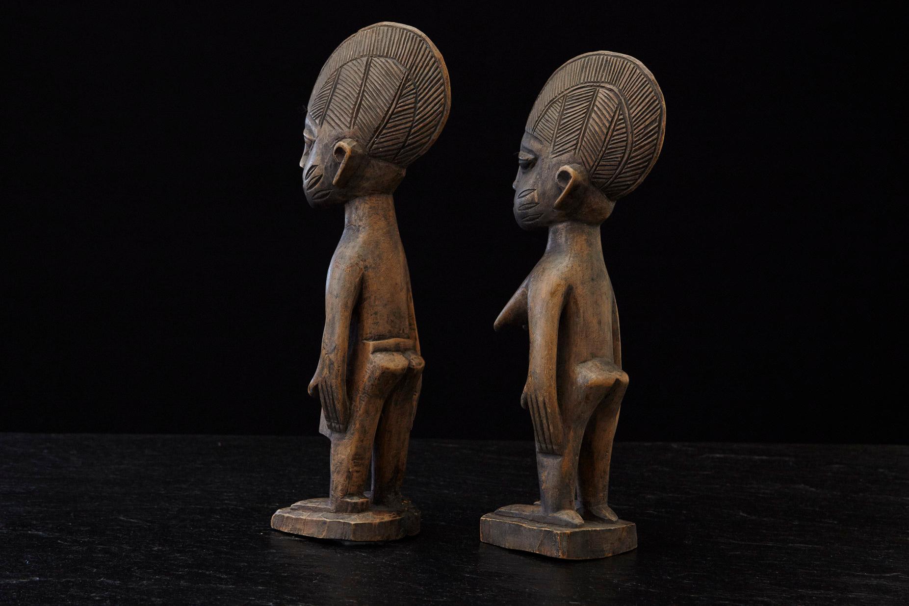 Sculpté à la main Eres Ibeji Paire de figurines commémoratives, Ogbomosho, Yoruba People Nigeria 20e C en vente