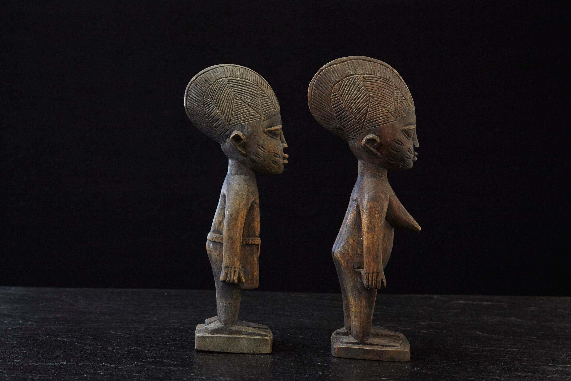 Ere Ibeji Pair of Commemorative Figures, Ogbomosho, Yoruba People Nigeria 20th C In Good Condition For Sale In Aramits, Nouvelle-Aquitaine