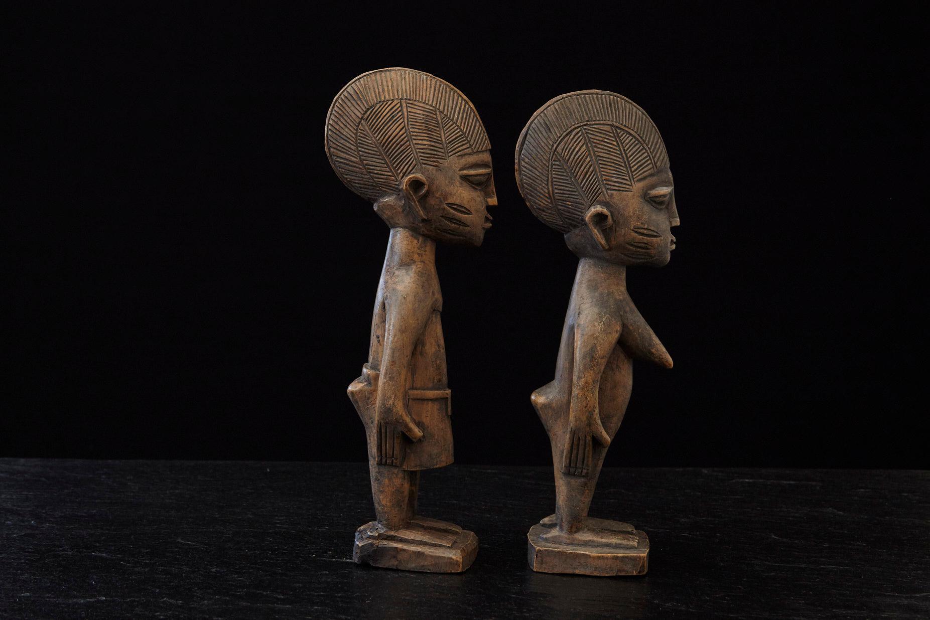 Bois Eres Ibeji Paire de figurines commémoratives, Ogbomosho, Yoruba People Nigeria 20e C en vente