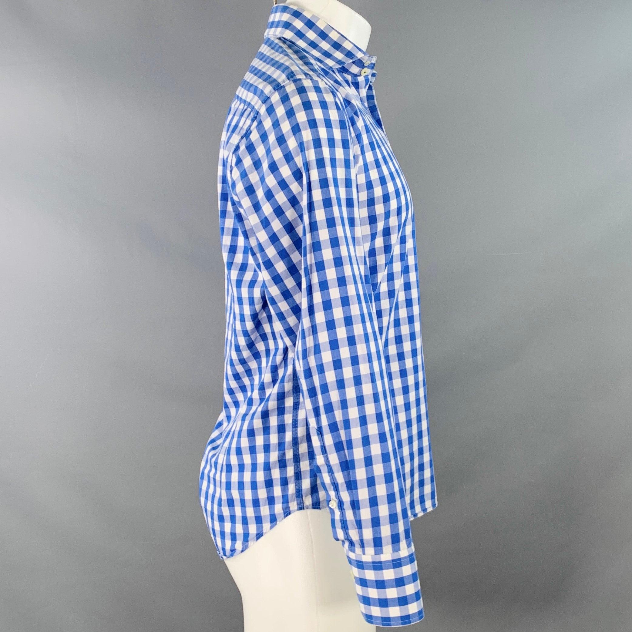 Camicia a maniche lunghe Eredi Pisano
in tessuto di cotone blu e bianco con motivo a scacchi, colletto aperto e chiusura con bottoni. Ottimo stato usato. Piccoli graffi e segni di usura. 

Contrassegnato:   15/38 

Misure: 
 
Spalla: 16,5 pollici