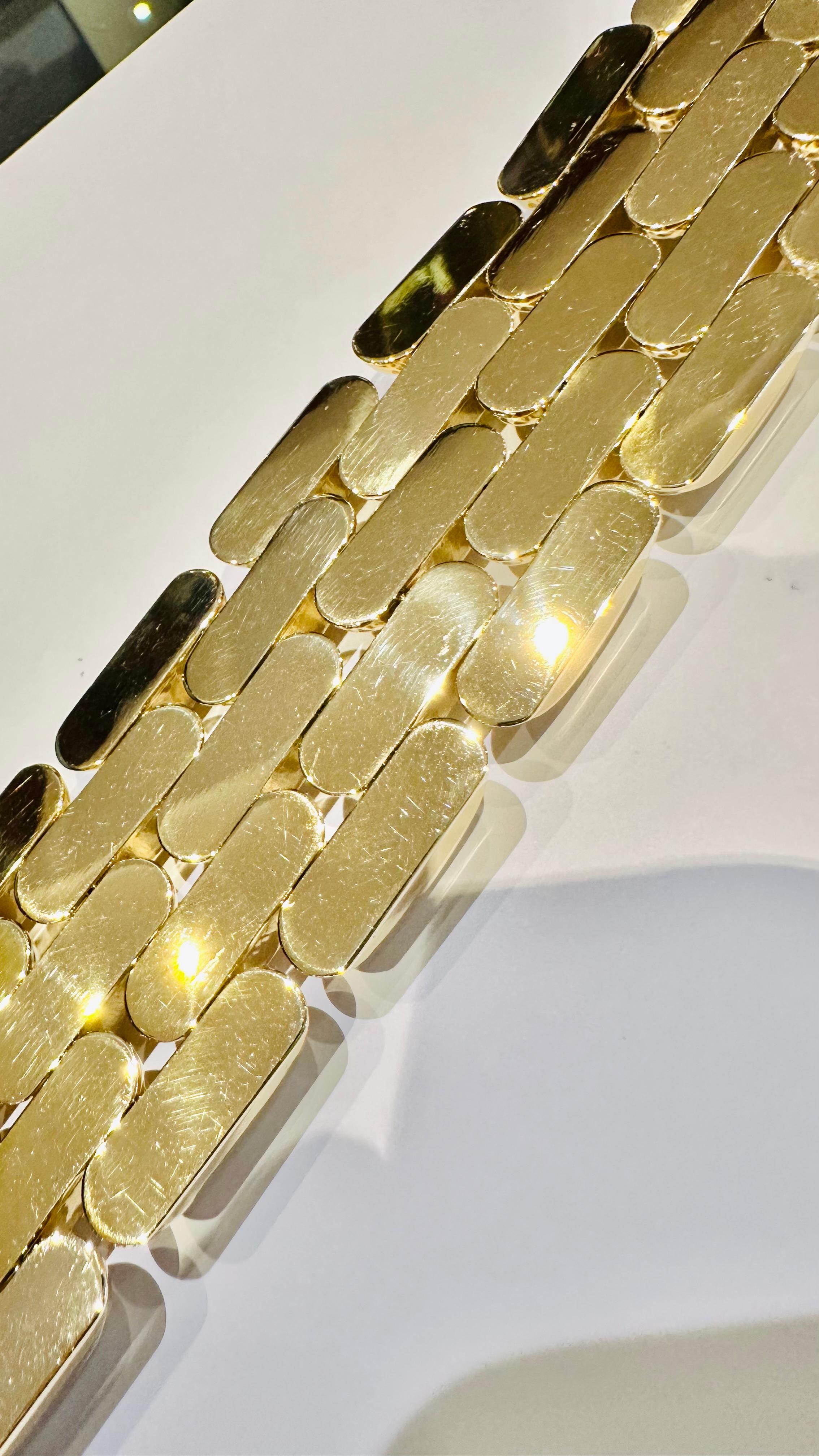Golden Legacy: Solid Yellow Gold Bracelet - Icon of Timeless Luxury For Sale 7
