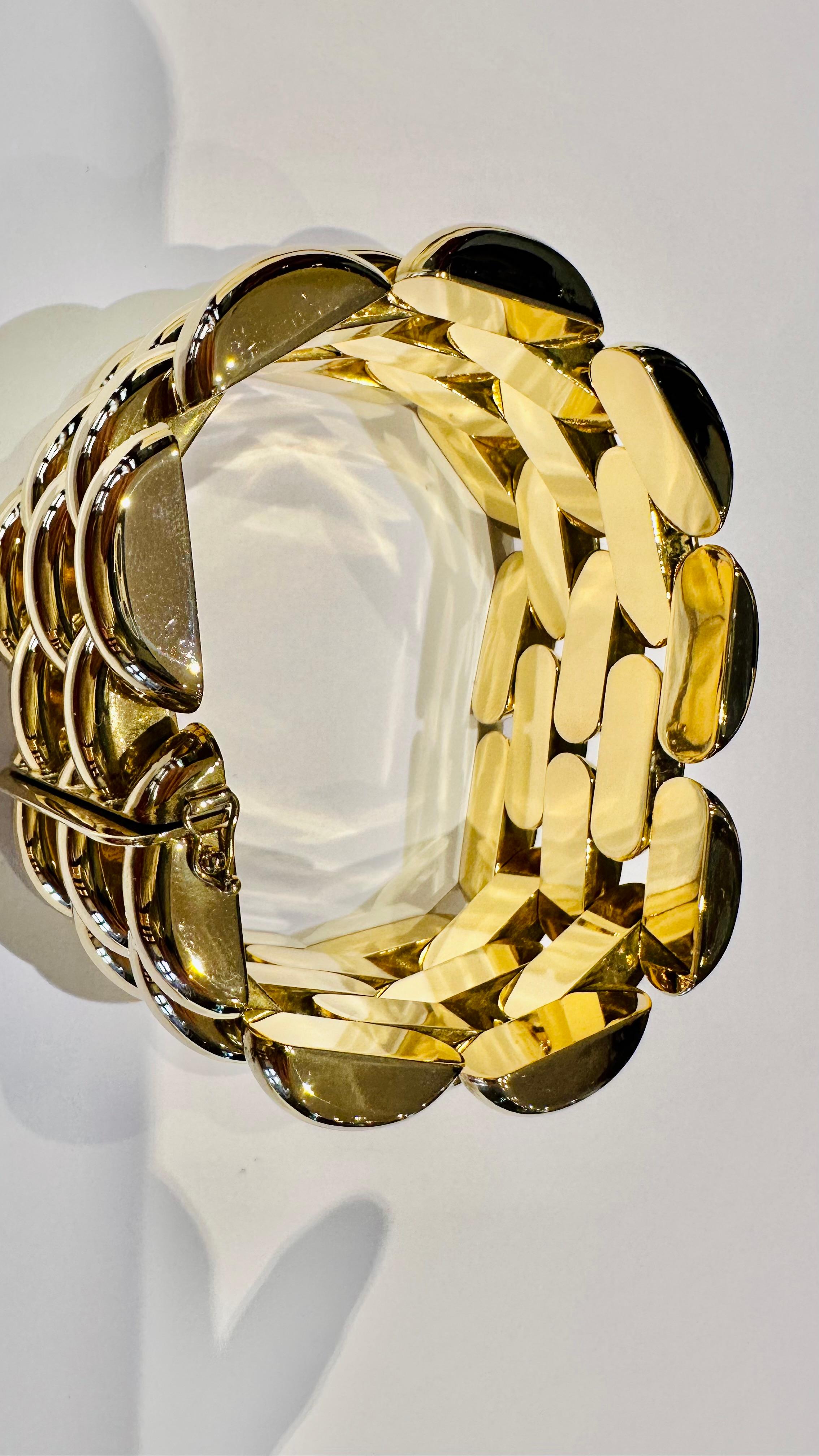 Golden Legacy: Solid Yellow Gold Bracelet - Icon of Timeless Luxury For Sale 9