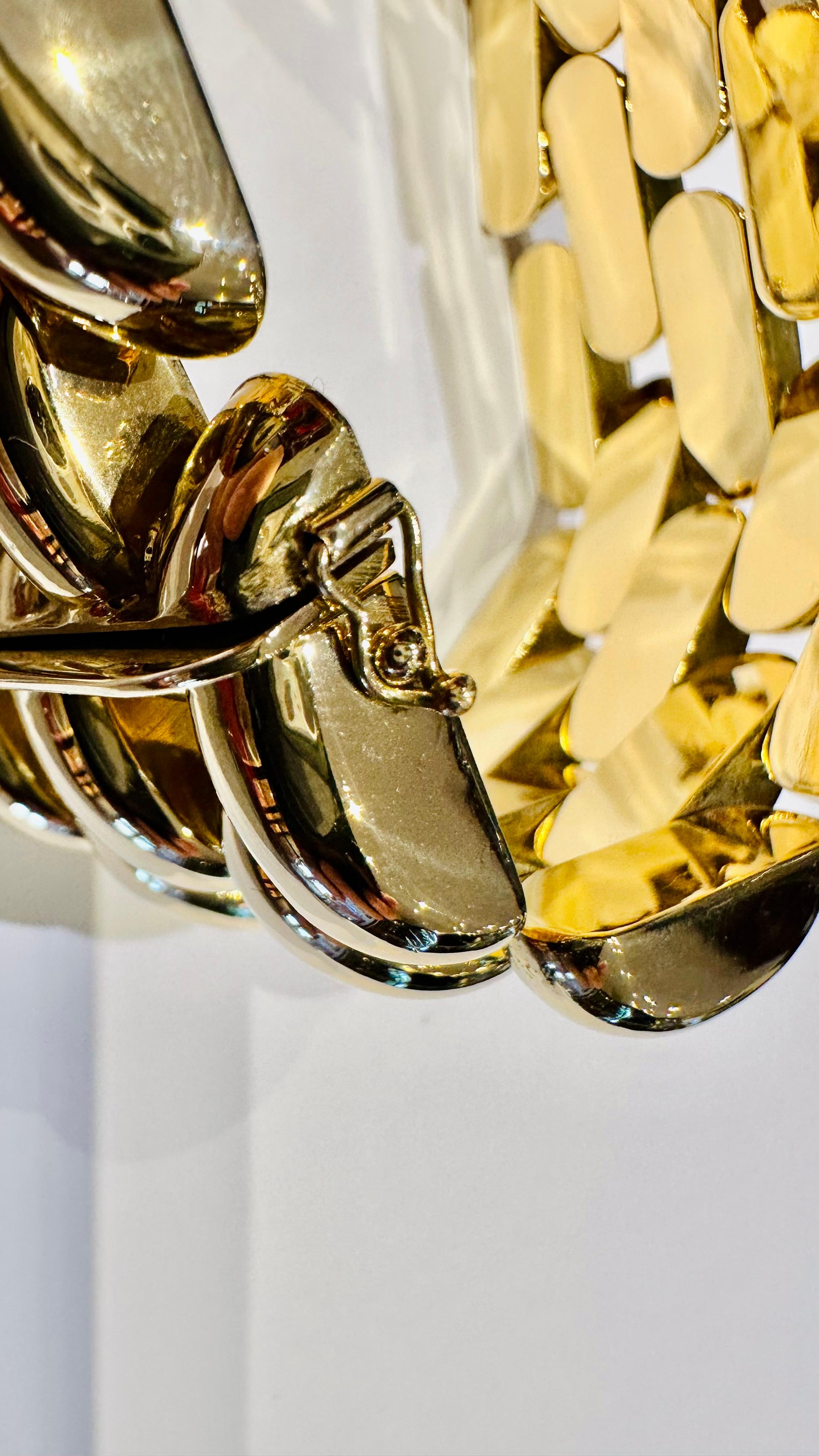 Golden Legacy: Solid Yellow Gold Bracelet - Icon of Timeless Luxury For Sale 10