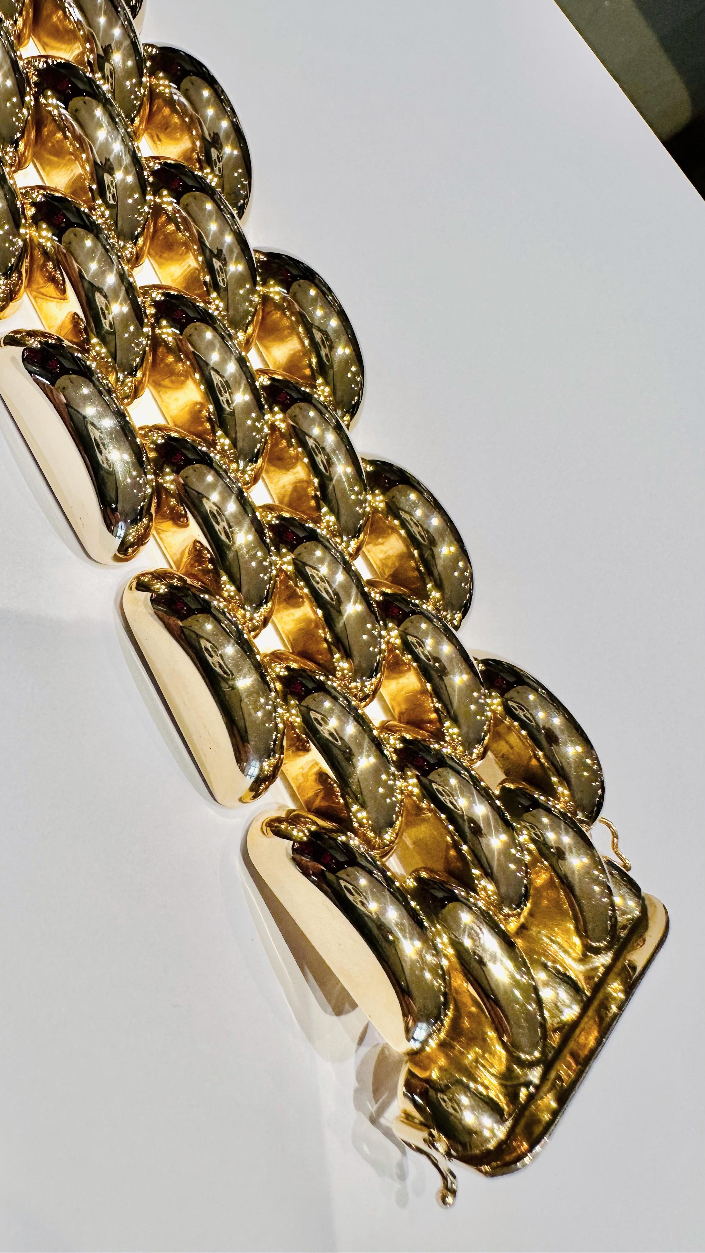 Golden Legacy: Solid Yellow Gold Bracelet - Icon of Timeless Luxury For Sale 12