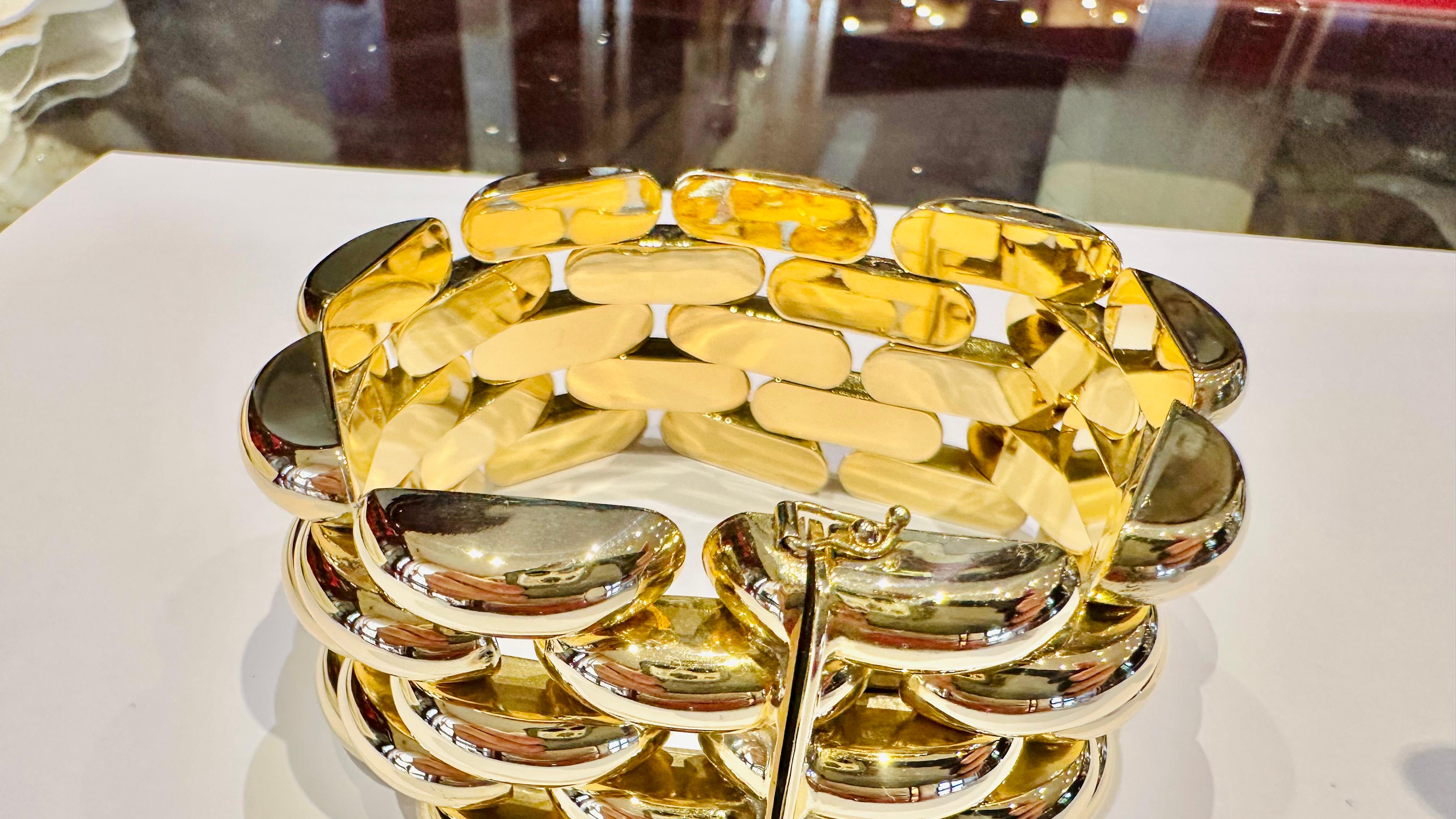 Golden Legacy: Solid Yellow Gold Bracelet - Icon of Timeless Luxury For Sale 13