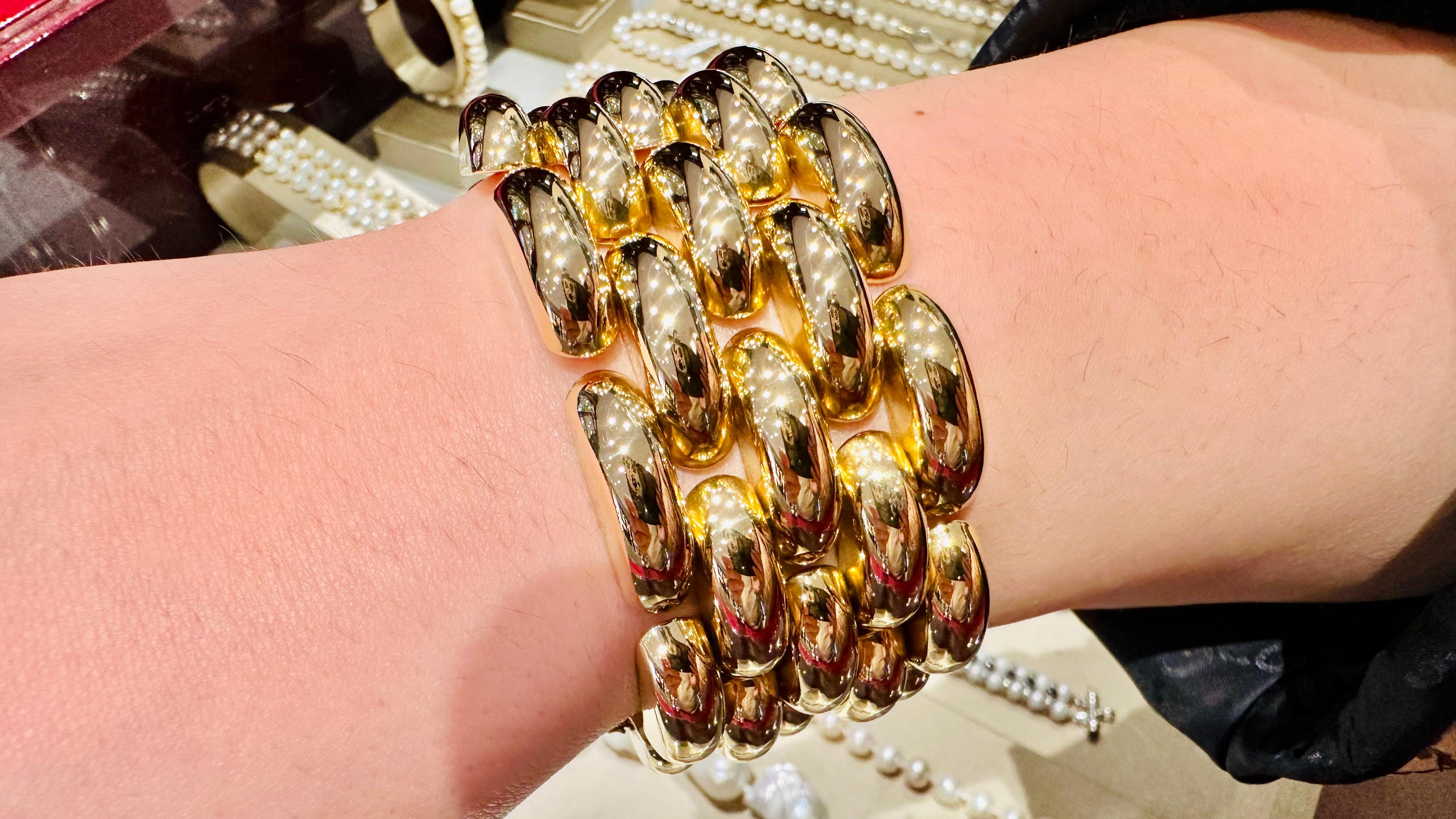 Golden Legacy: Solid Yellow Gold Bracelet - Icon of Timeless Luxury In New Condition For Sale In Guidizzolo, IT