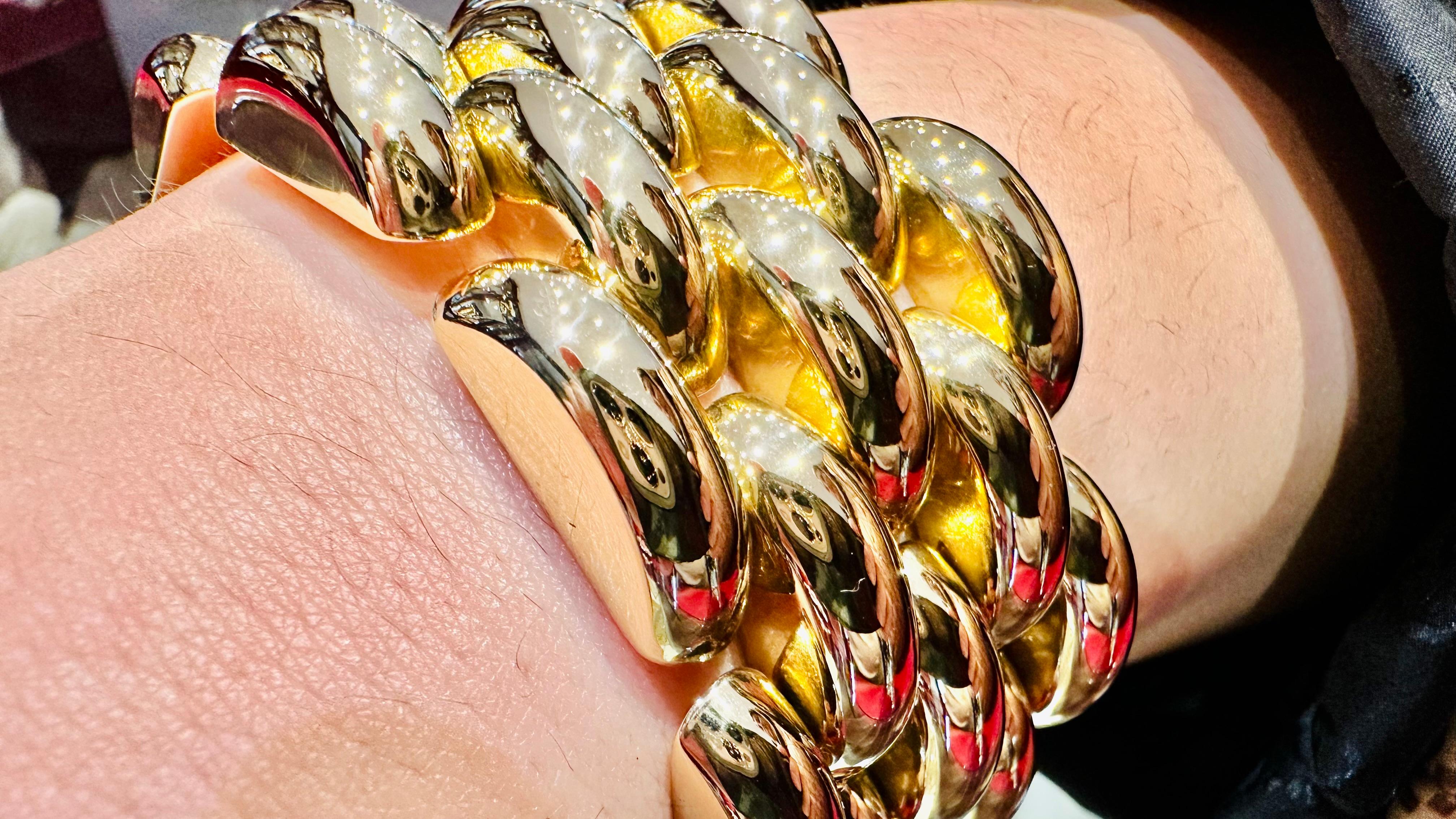 Golden Legacy: Solid Yellow Gold Bracelet - Icon of Timeless Luxury For Sale 1