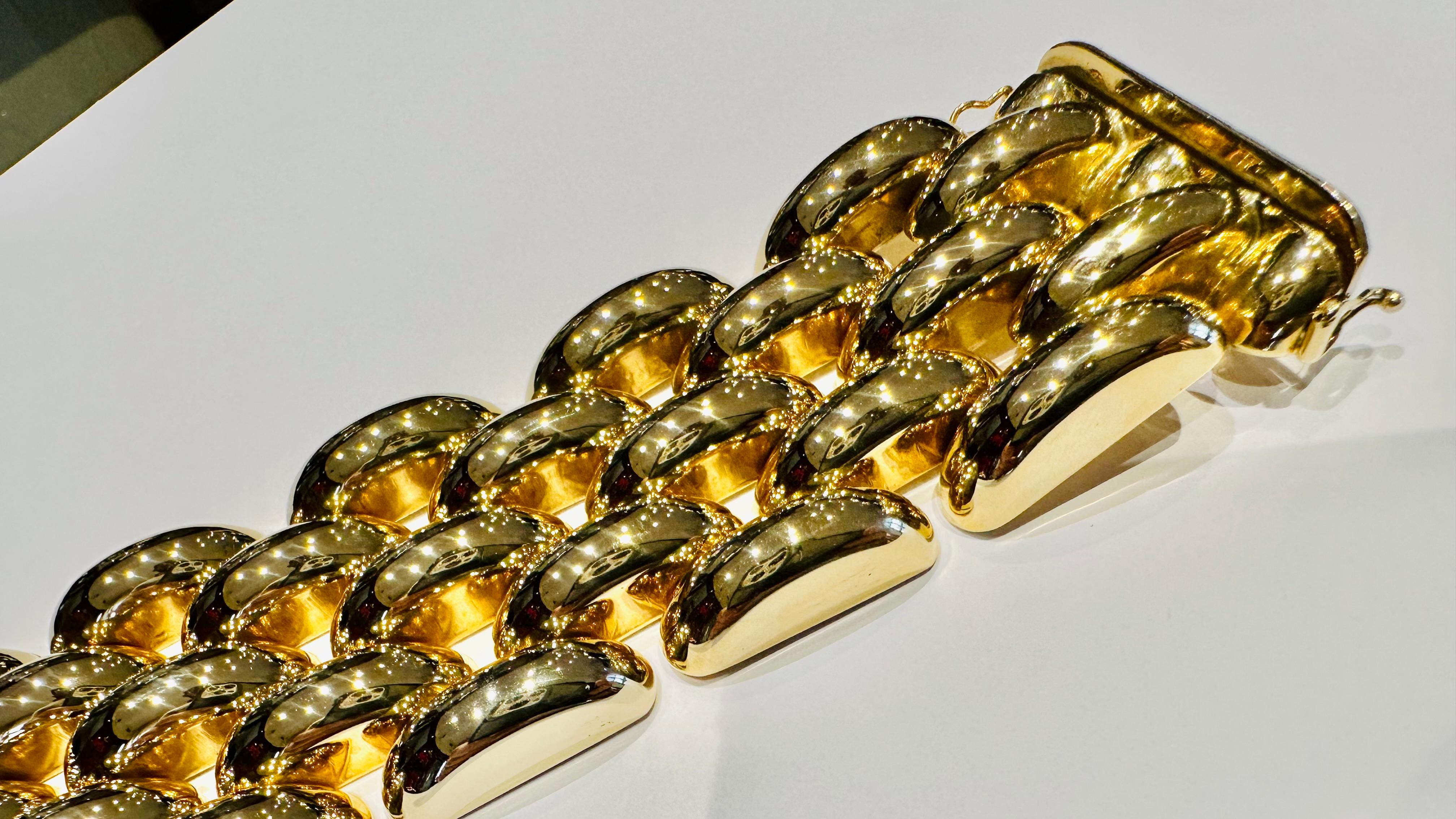 Golden Legacy: Solid Yellow Gold Bracelet - Icon of Timeless Luxury For Sale 2