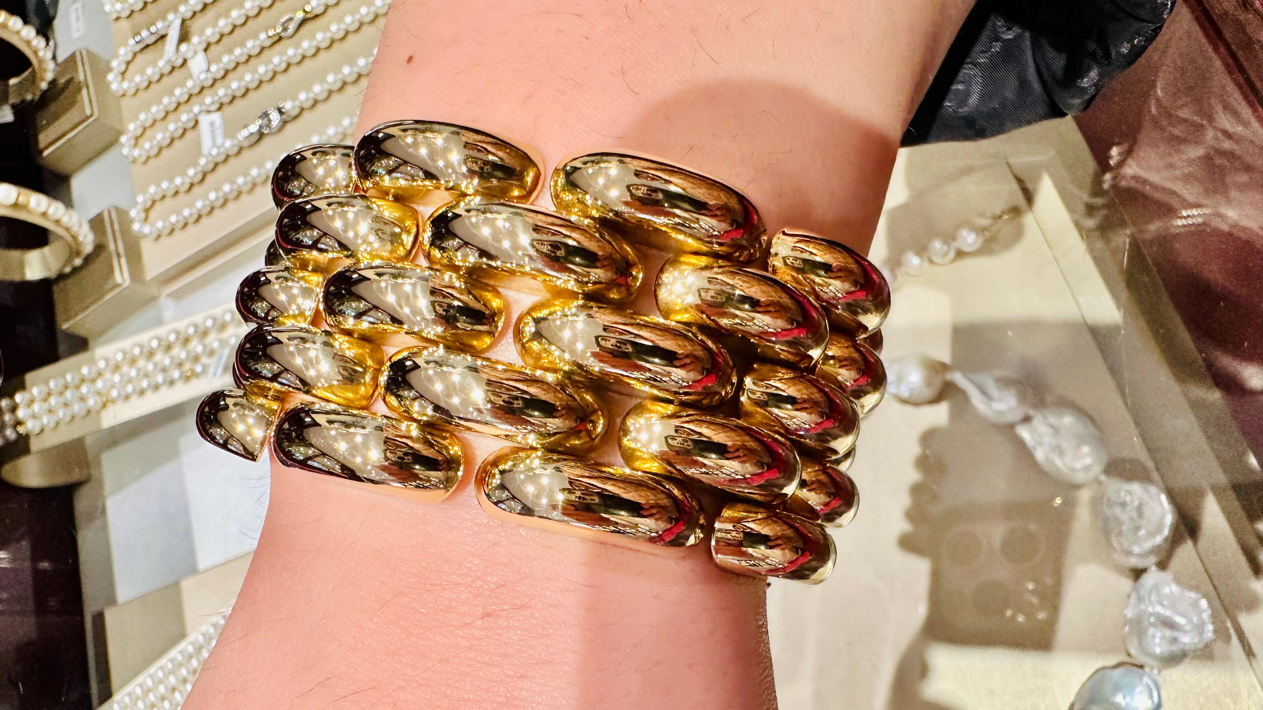 Golden Legacy: Solid Yellow Gold Bracelet - Icon of Timeless Luxury For Sale 4