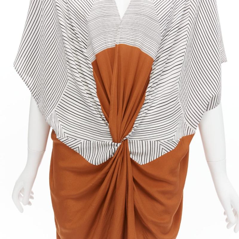 ERES 100% silk black white striped brown colorblocked knot detail coverup tunic S
Reference: SNKO/A00423
Brand: Eres
Material: Silk
Color: Black, Brown
Pattern: Pinstriped
Closure: Pullover
Extra Details: Tent tunic.

CONDITION:
Condition: