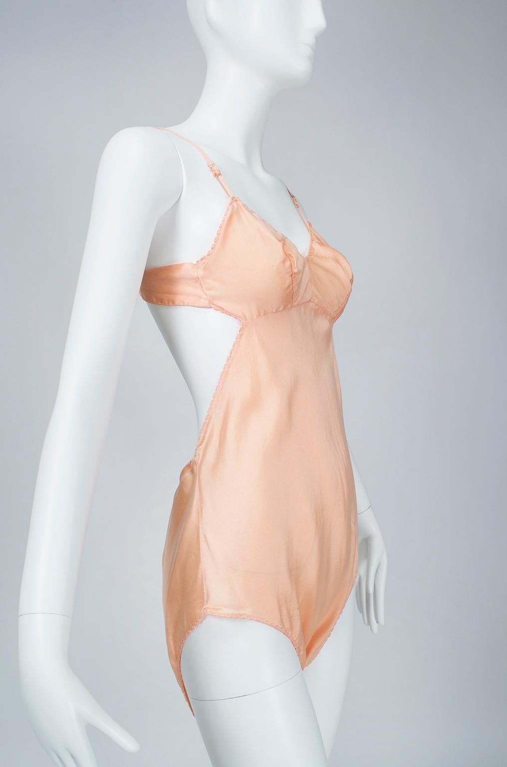 Vonès inspirierter pfirsichfarbener Seiden-Charmeuse-Bodysuit mit offenem Rücken und Step-In aus Teddy - M, 1930er Jahre Damen im Angebot