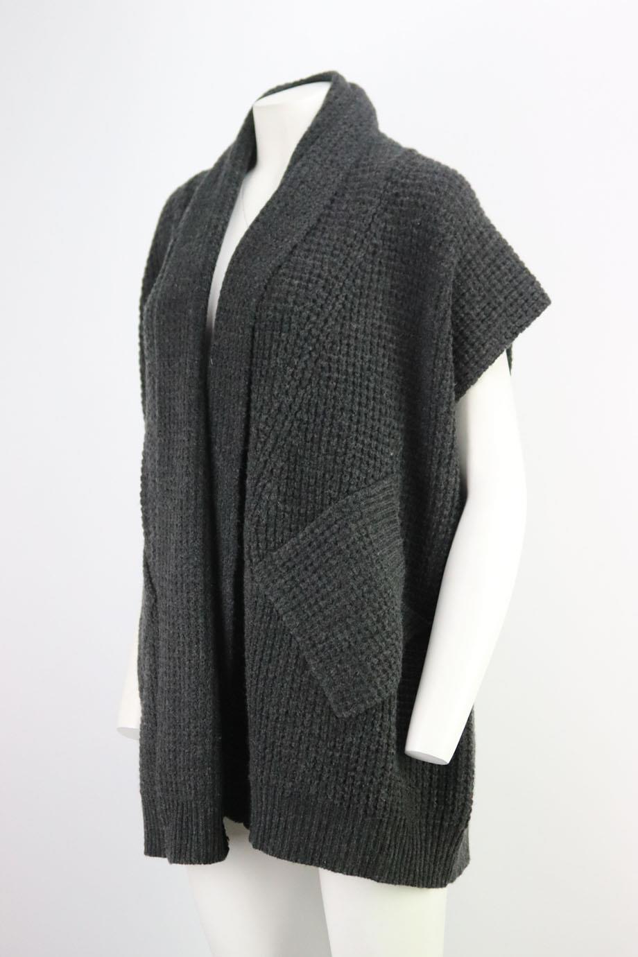 This 'Confidante Royal' cardigan by Eres is crafted in a tactile waffle-knit that combines soft wool with luxurious cashmere. Grey cashmere. Slips on. 70% Wool, 30% cashmere. Size: Small/Medium (UK 8/10, US 4/6, FR 36/38, IT 40/42). Bust measures