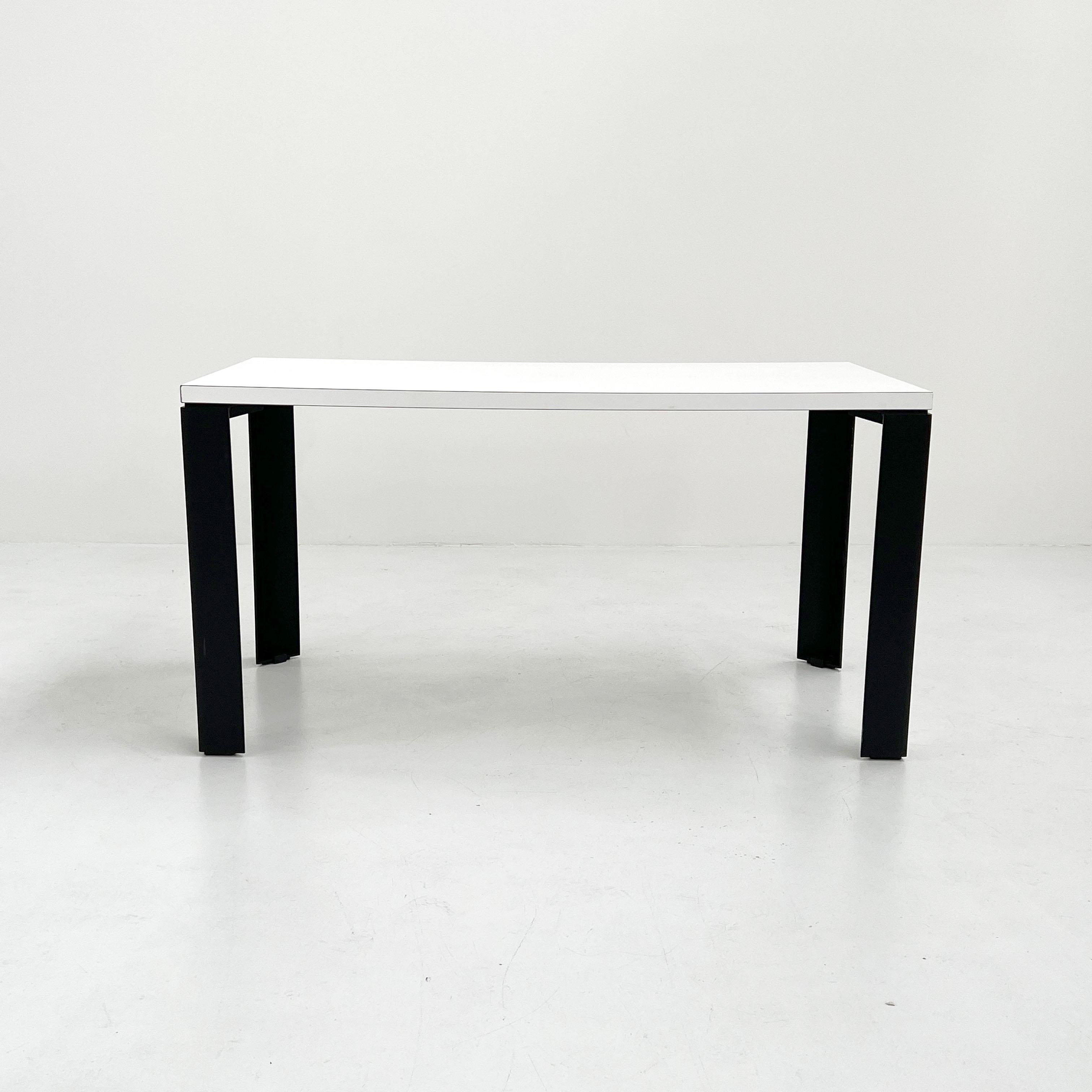Mid-Century Modern Eretteo Dining Table with Black Feet by Örni Halloween for Artemide, 1970s