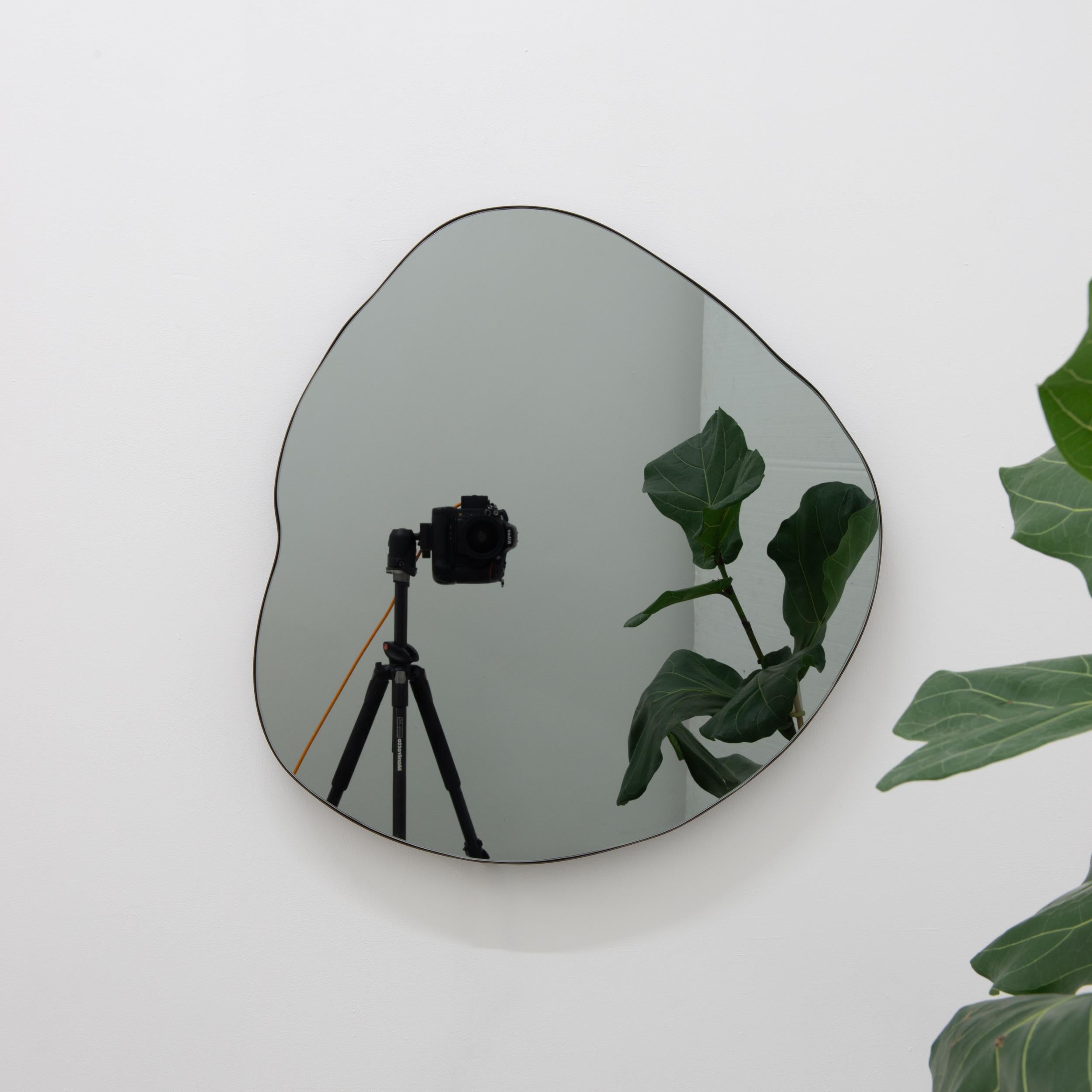 Britannique Ergon Organic Freeform Illuminated Modern Black Mirror, Bronze Patina Frame, XL (miroir noir éclairé de forme libre) en vente