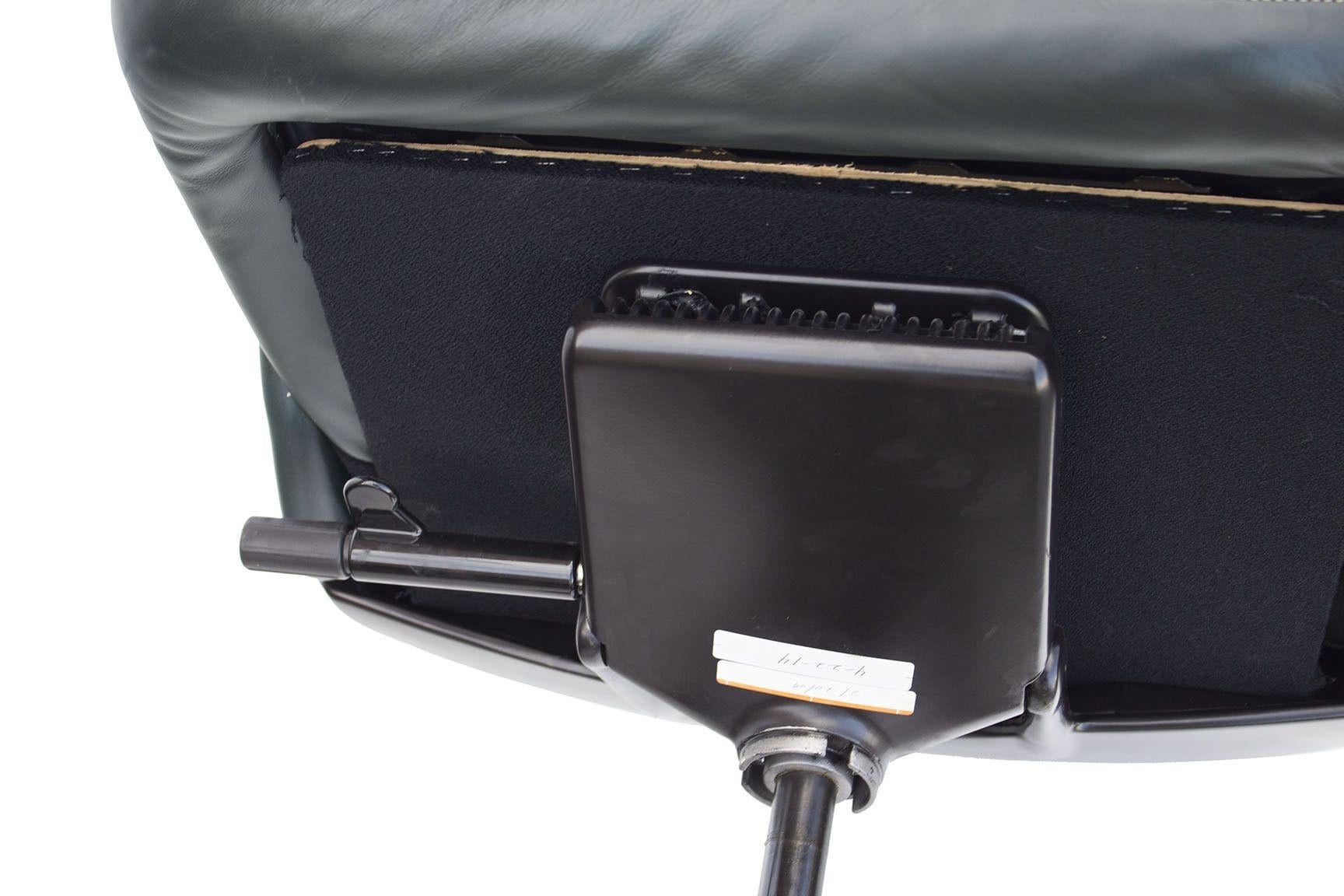 Ergonomic '90s Task Chair in Hunter Green Leather by Geoff Hollington for Herman 5