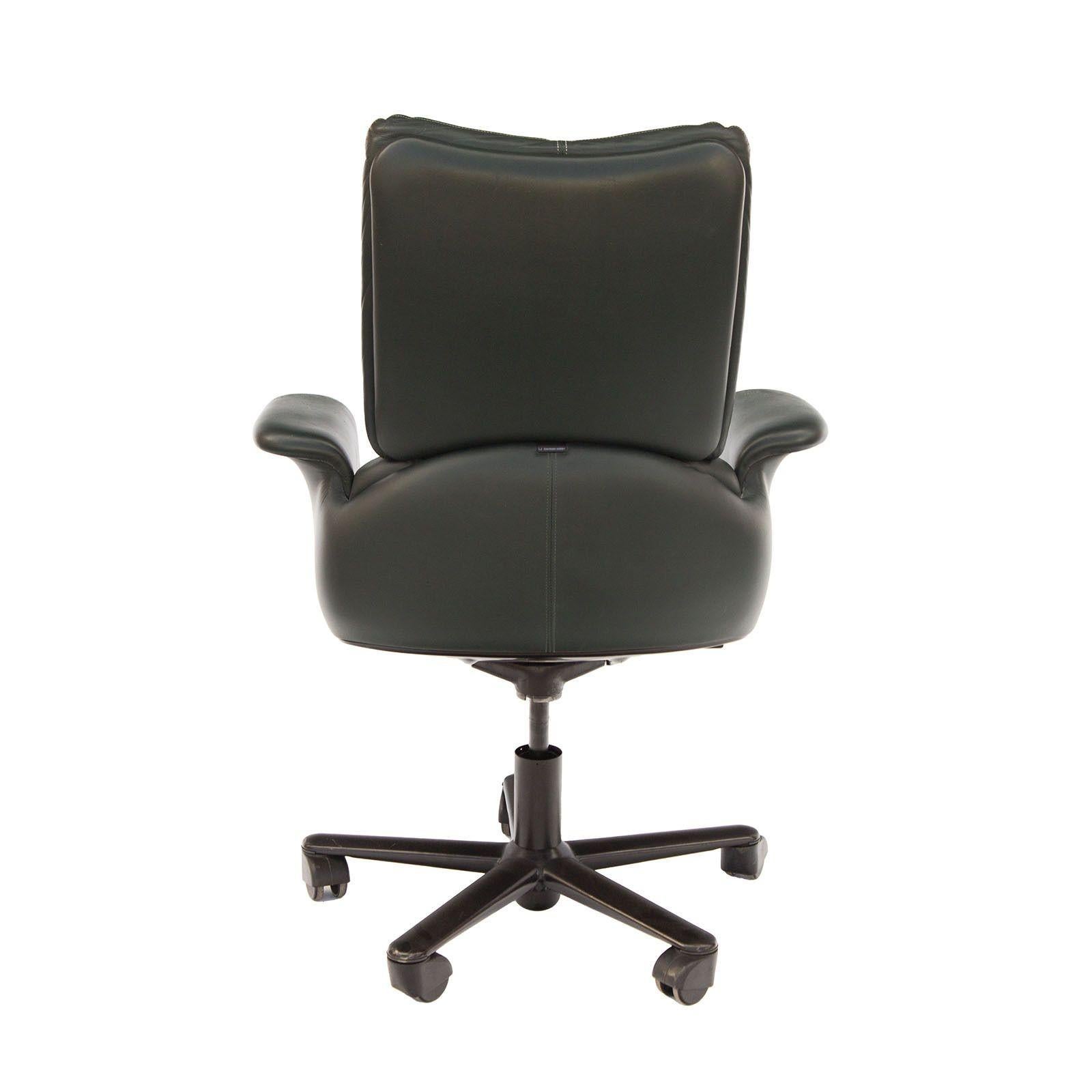 USA, 1990s
Ergonomic '90s Task Chair in Hunter Green Leather by Geoff Hollington for Herman Miller. 
CONDITION NOTES: Some abrasions to leather and some marks. Adjustments are all functional.
DIMENSIONS: 30.25